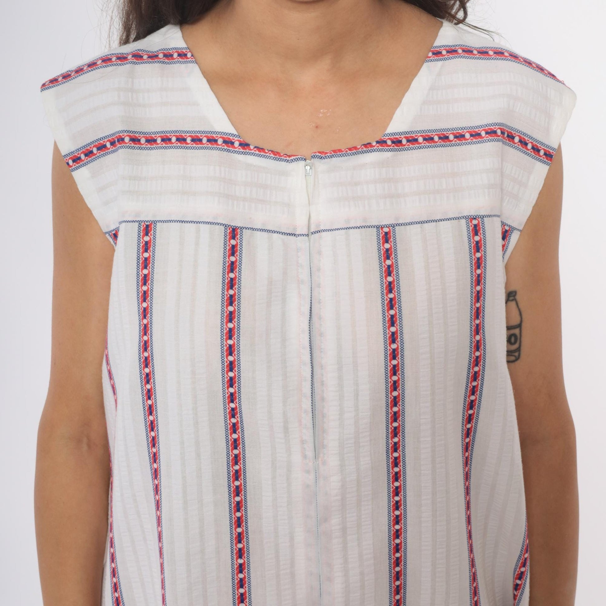 70s White Embroidered Peasant Shift Dress Red Blue Trim Cap Sleeve Large
