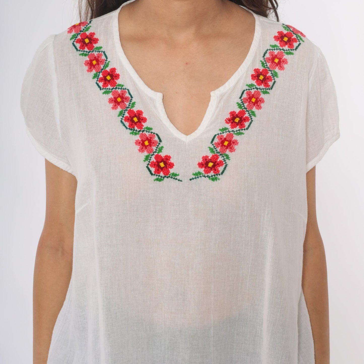 90s Mexican Embroidered Floral Blouse White Cotton V-Neck Peasant Top Large