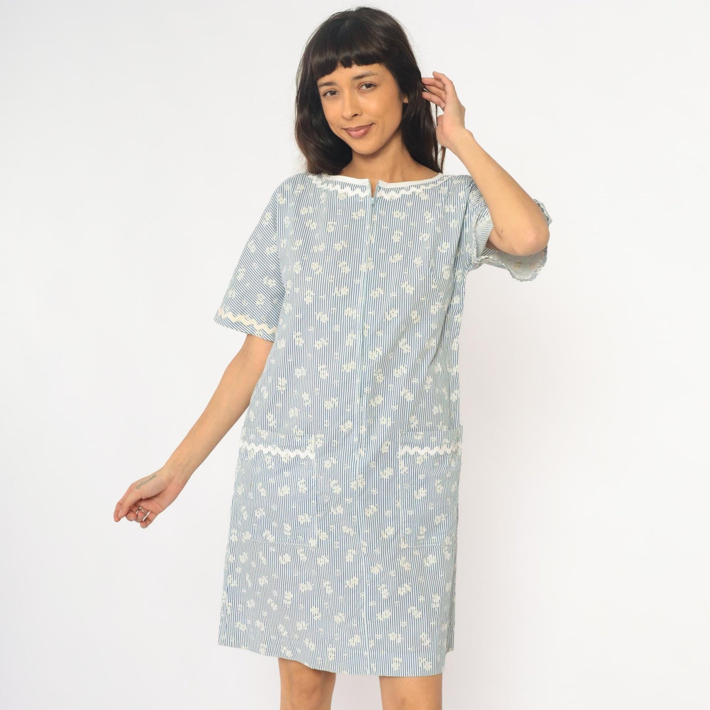 60s Blue White Striped Shift Dress Floral Embroidered Scalloped Trim Medium
