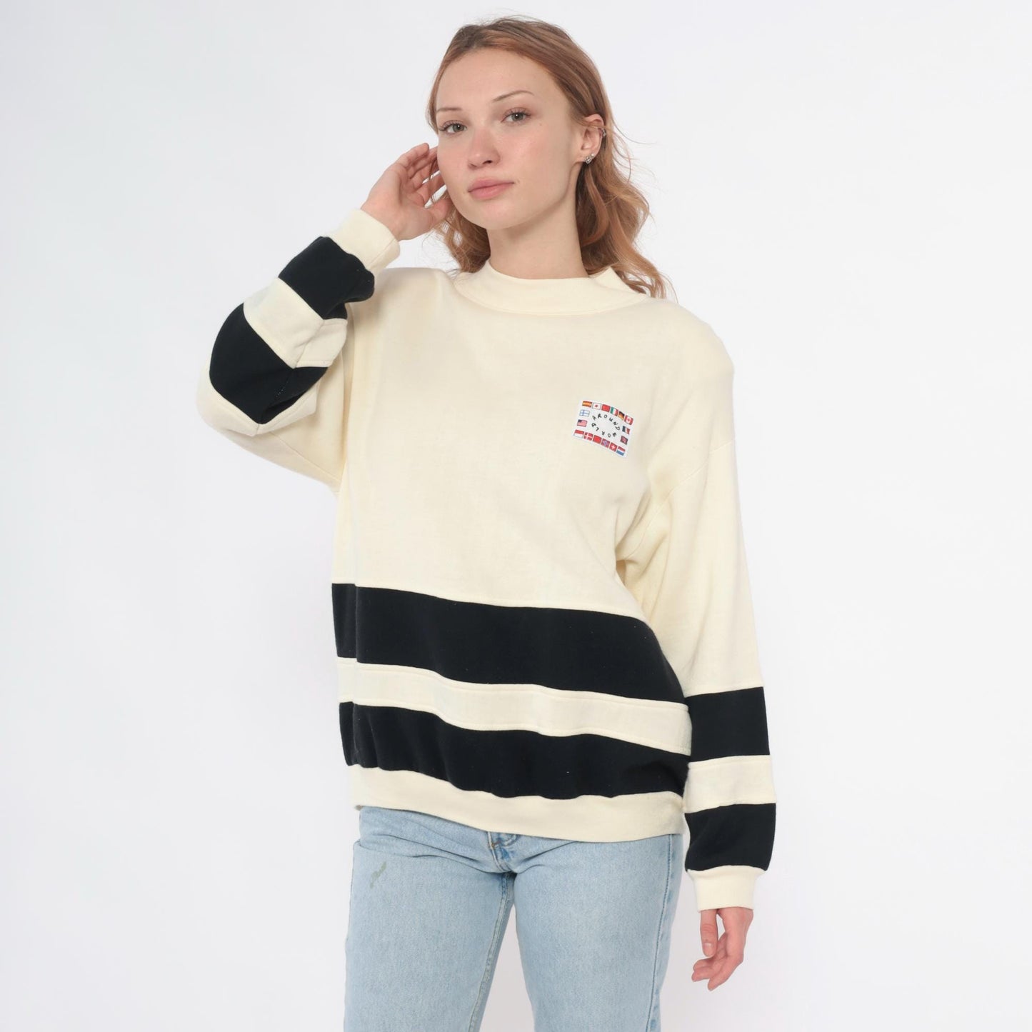 90s Wye Oaks Cream Striped Crewneck Sweatshirt International Flags Patch Medium M