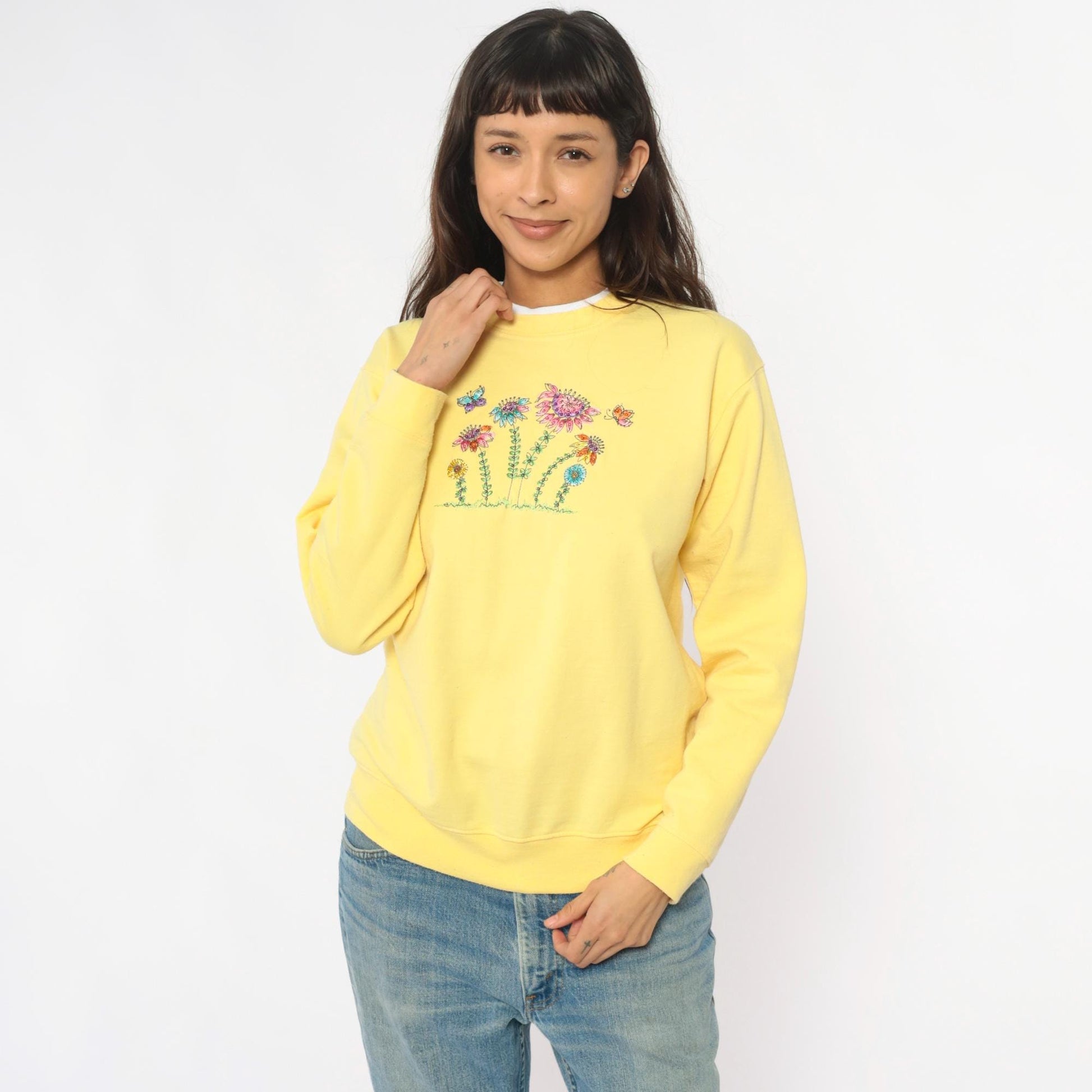 90s Yellow Floral Embroidered Sweatshirt Butterfly Garden Crewneck Medium M
