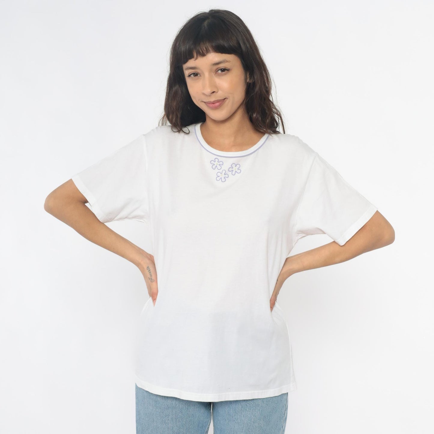 90s White Cotton Tee Embroidered Purple Flowers Pearl Centers Large L