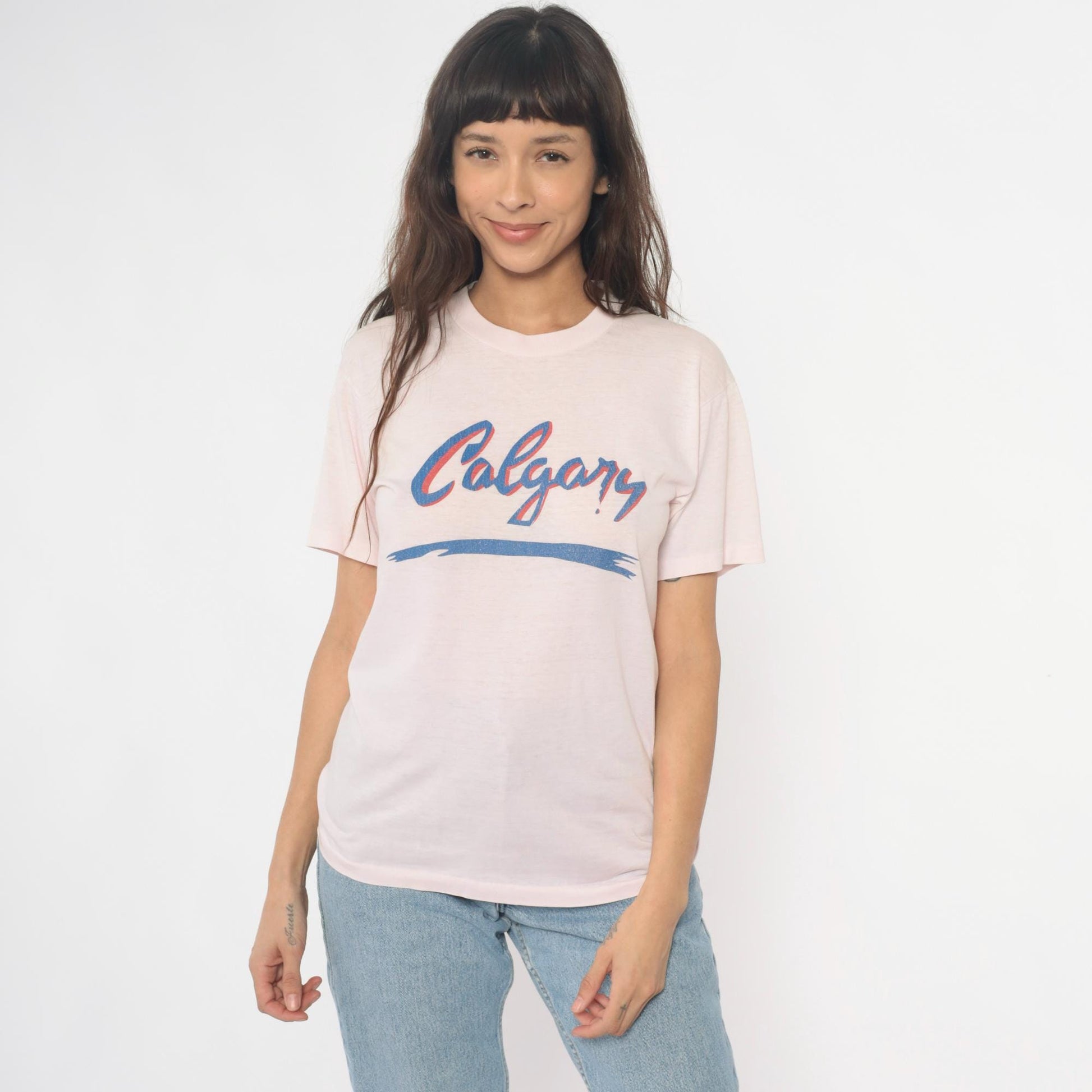 80s Calgary Graphic Tee Pale Pink Cotton V-Neck Tourist Souvenir Medium M
