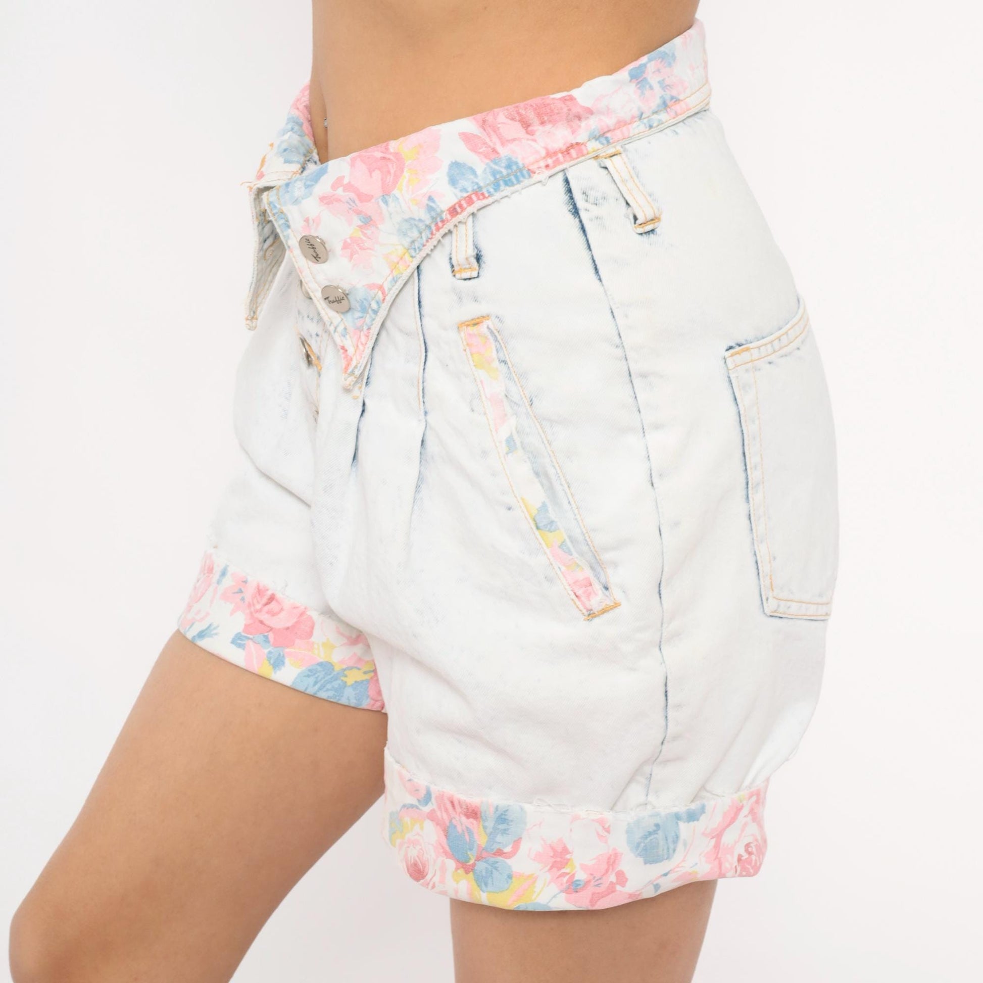 90s Traffic Acid Wash Denim Shorts Floral Yoke High Rise Pleated Medium M