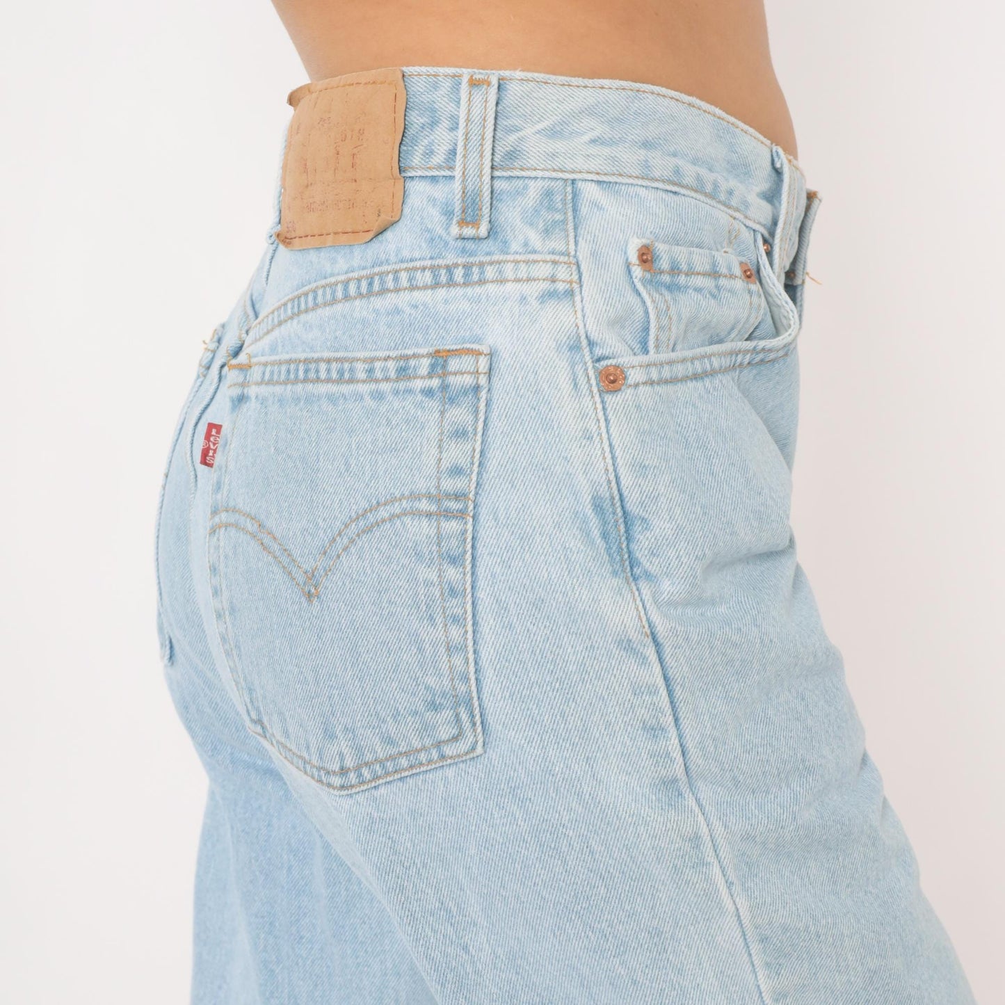 Levi's 550 Mom Jeans Light Wash High Waisted Tapered Leg 90s Cotton 31