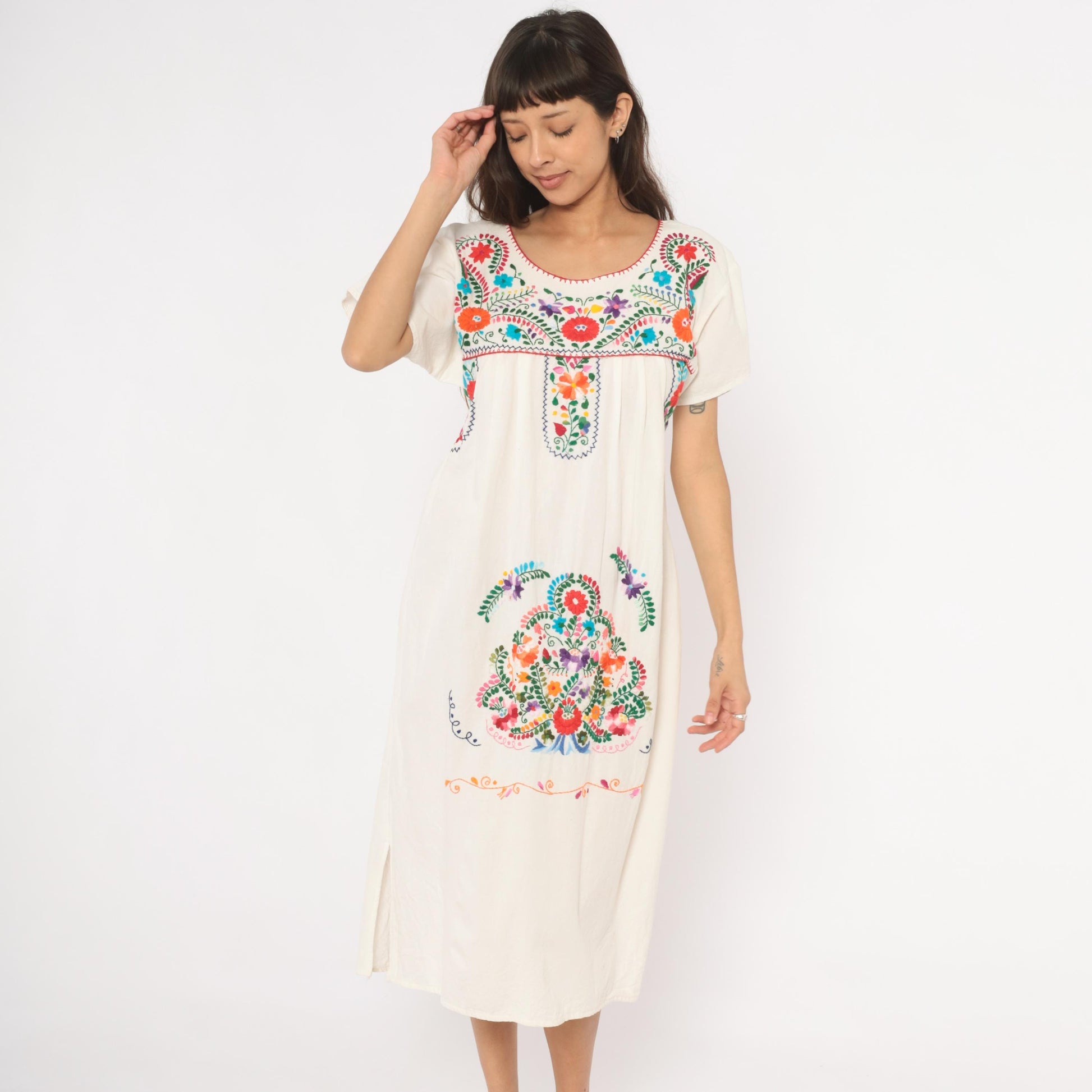 90s Mexican Puebla Embroidered Dress White Cotton Floral Midi Scoop Neck Medium M