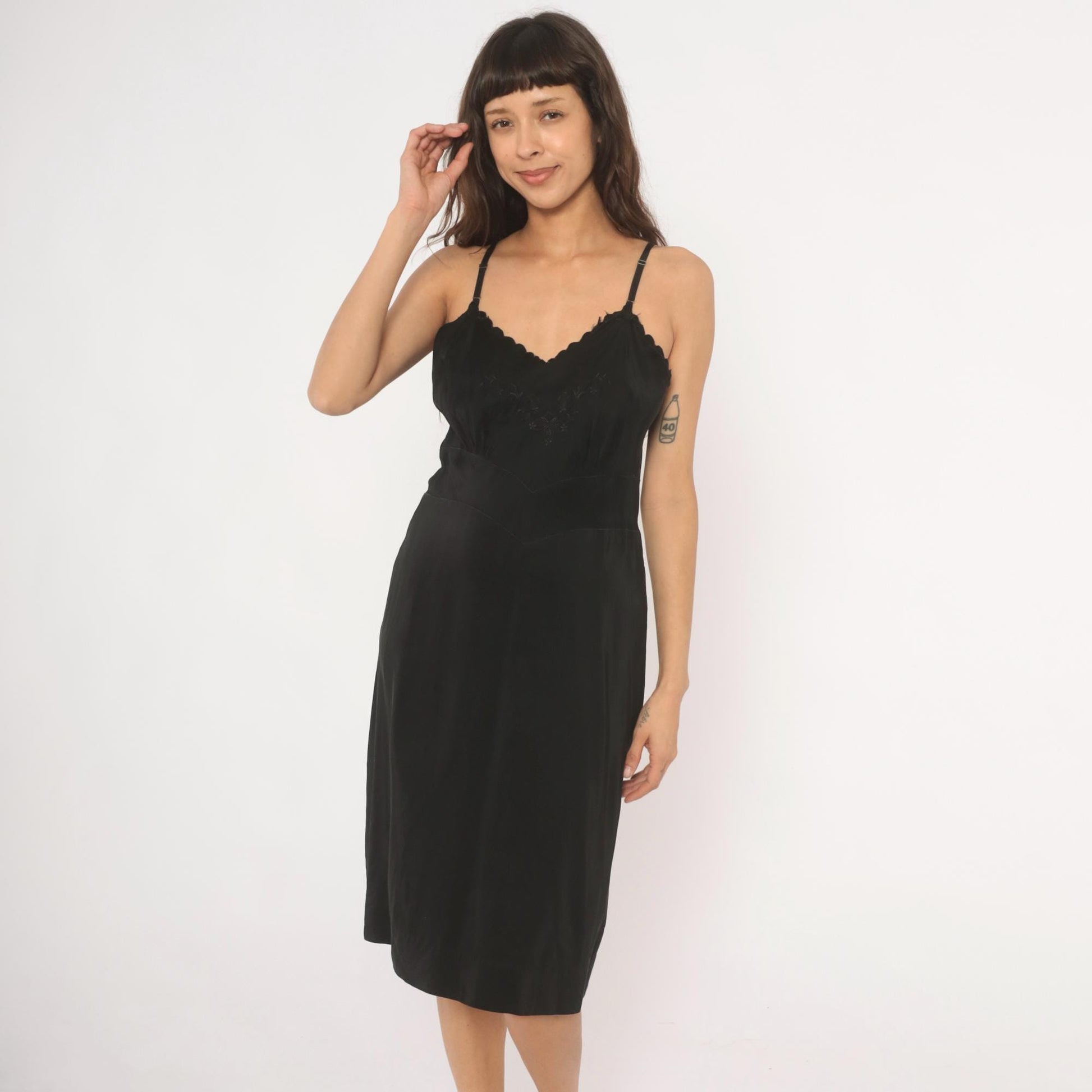 1950s Black Slip Dress Scalloped Lace Trim Embroidered Floral Bodice Medium M