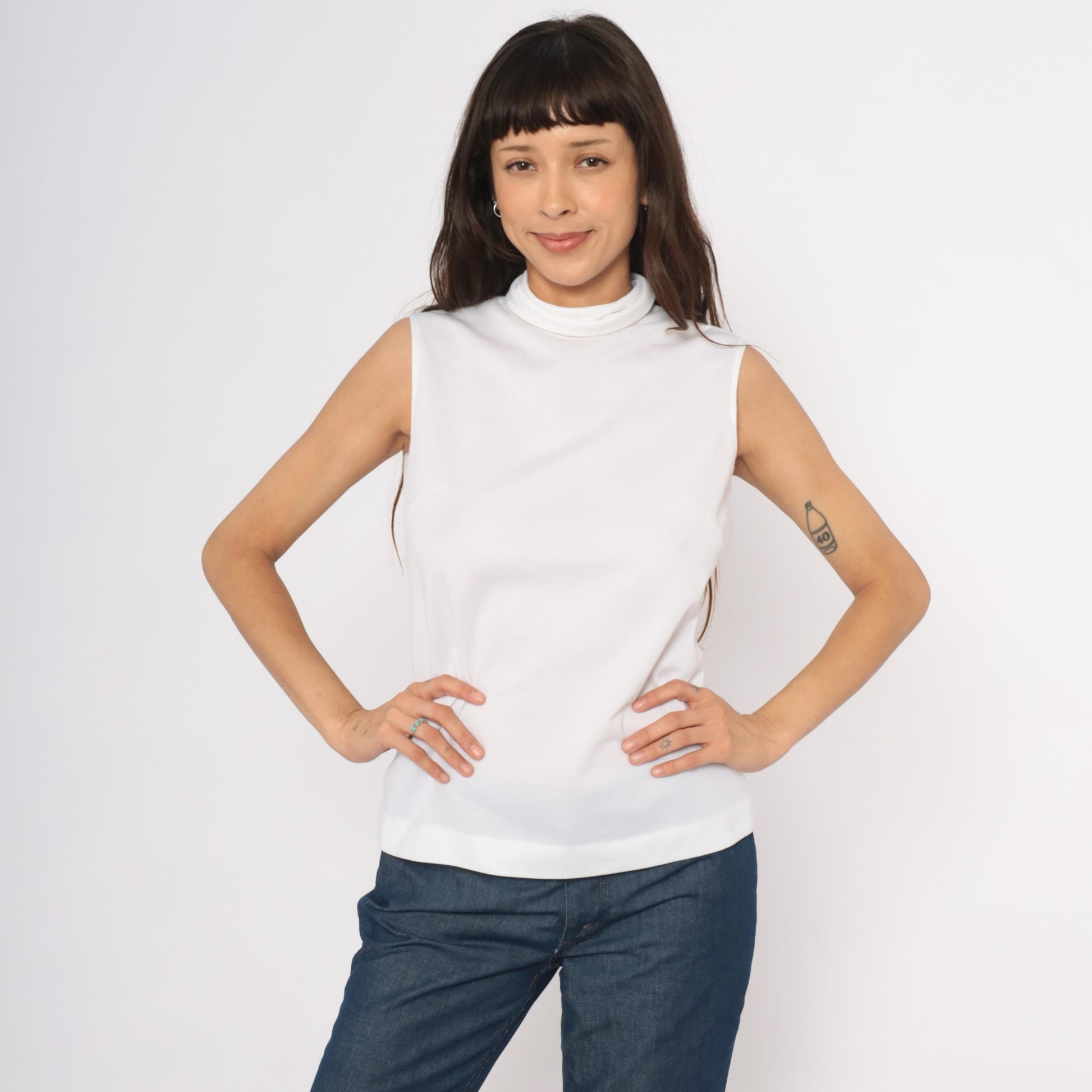 70s White Sleeveless Mock Neck Blouse Fitted Shell Cream Minimalist Medium M