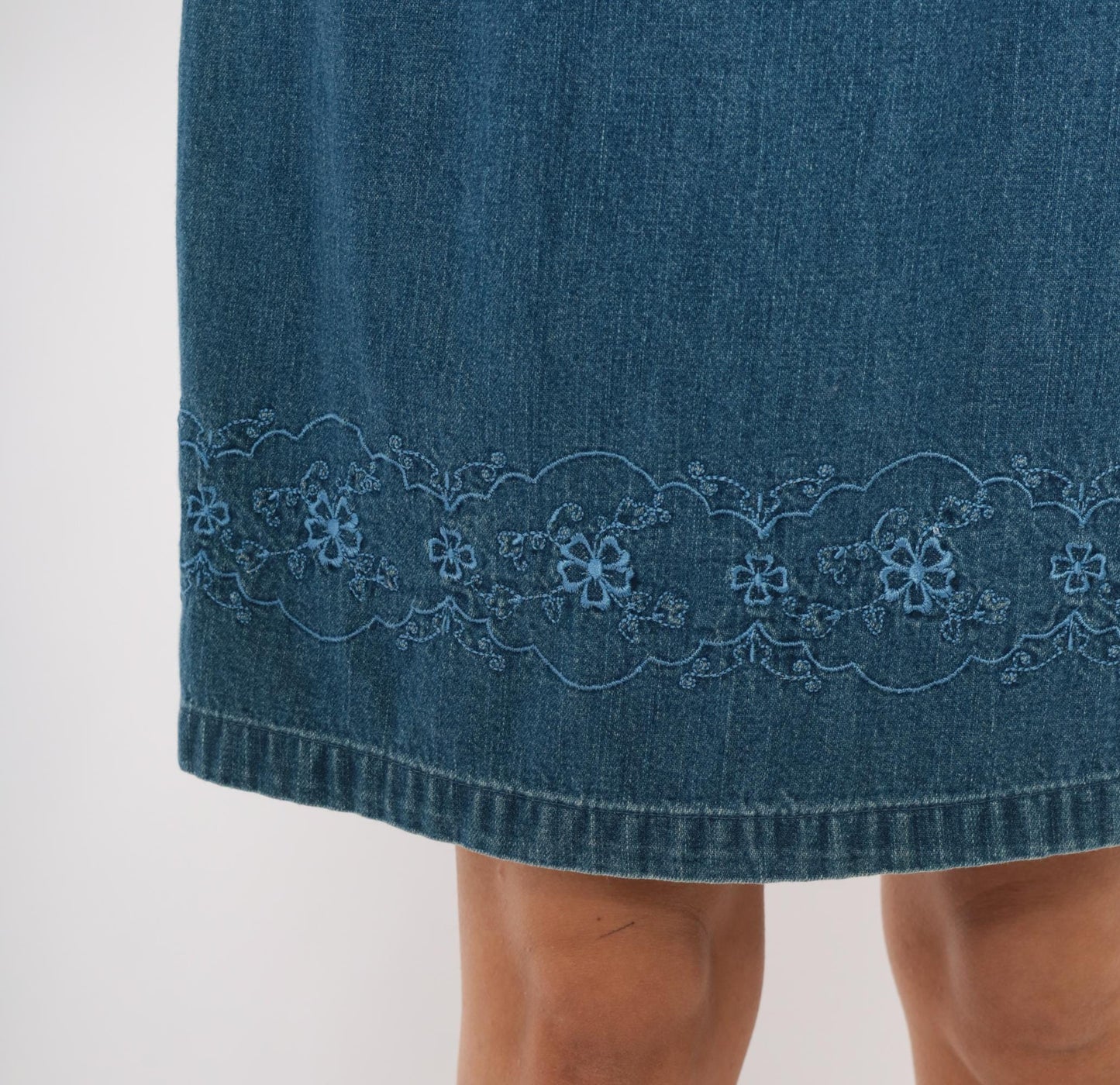 90s Cherokee Denim Shift Dress Embroidered Floral Hem Notch Neck Blue Small S