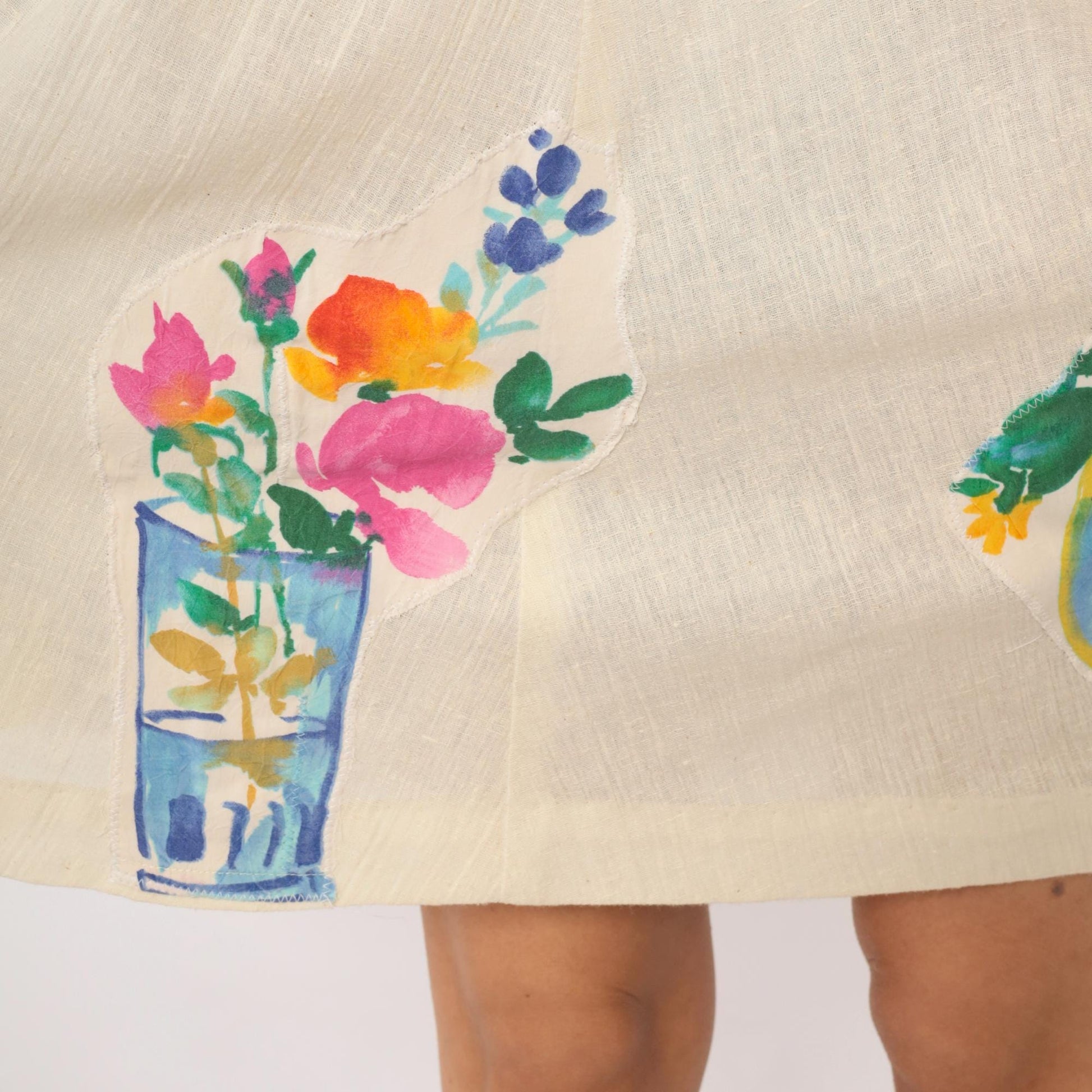 90s Cream Linen A-Line Mini Skirt Watercolor Floral Vase Appliqué Medium