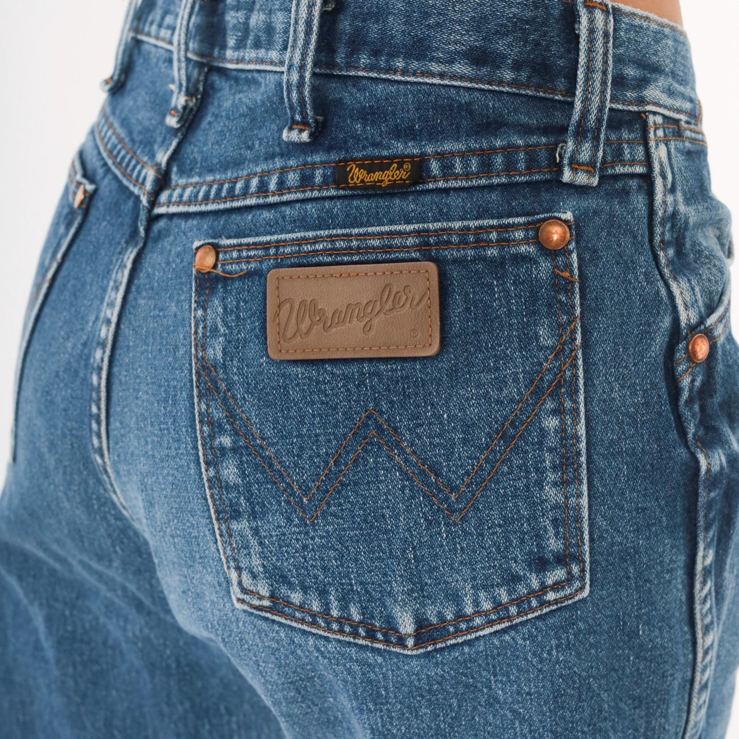 90s Wrangler Cowboy Cut Jeans Straight Leg Medium Wash High Rise Small