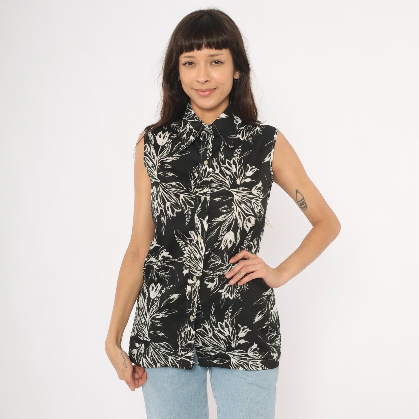 70s Black White Botanical Sleeveless Blouse Pointed Collar Tunic Medium