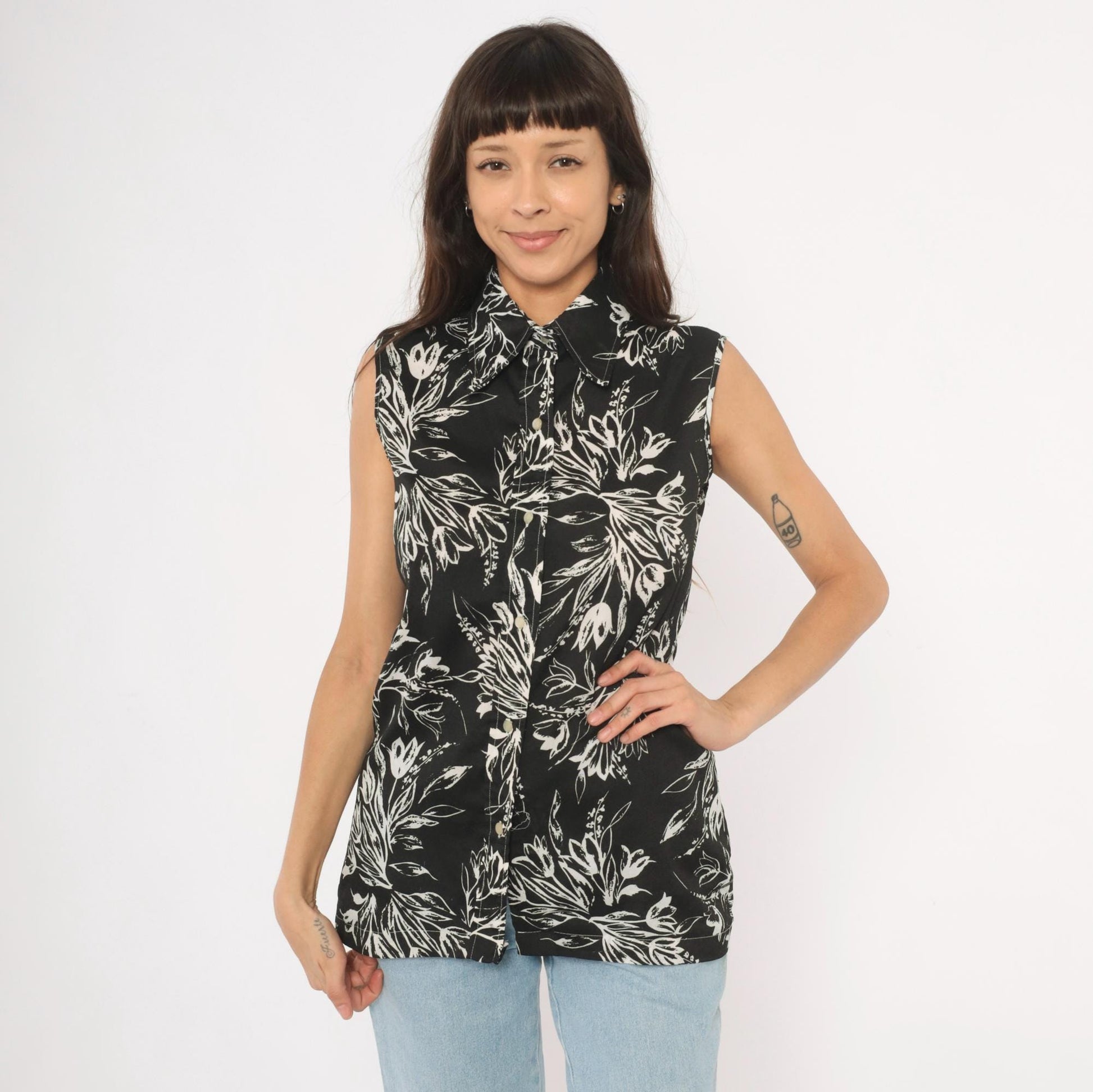 70s Black White Botanical Sleeveless Blouse Pointed Collar Tunic Medium