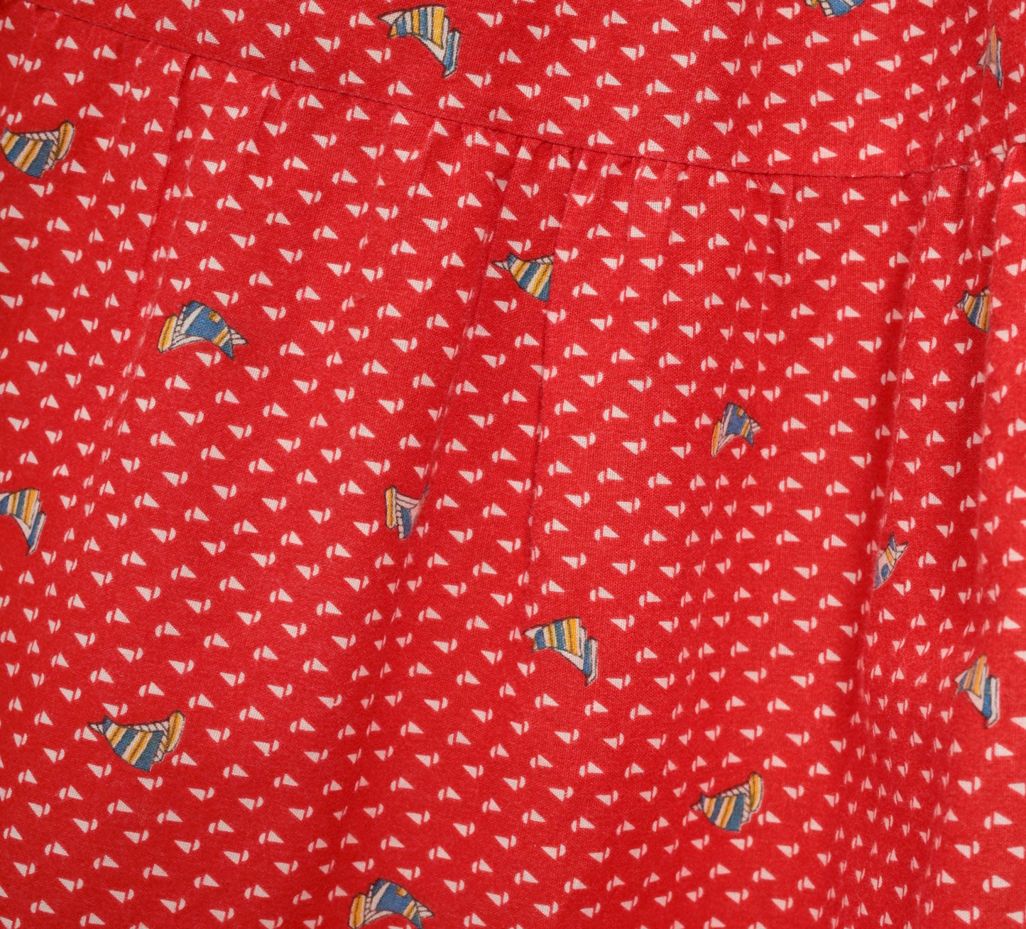 70s Red Sailboat Print Sundress Smocked Bodice Cotton Knee Length Medium M