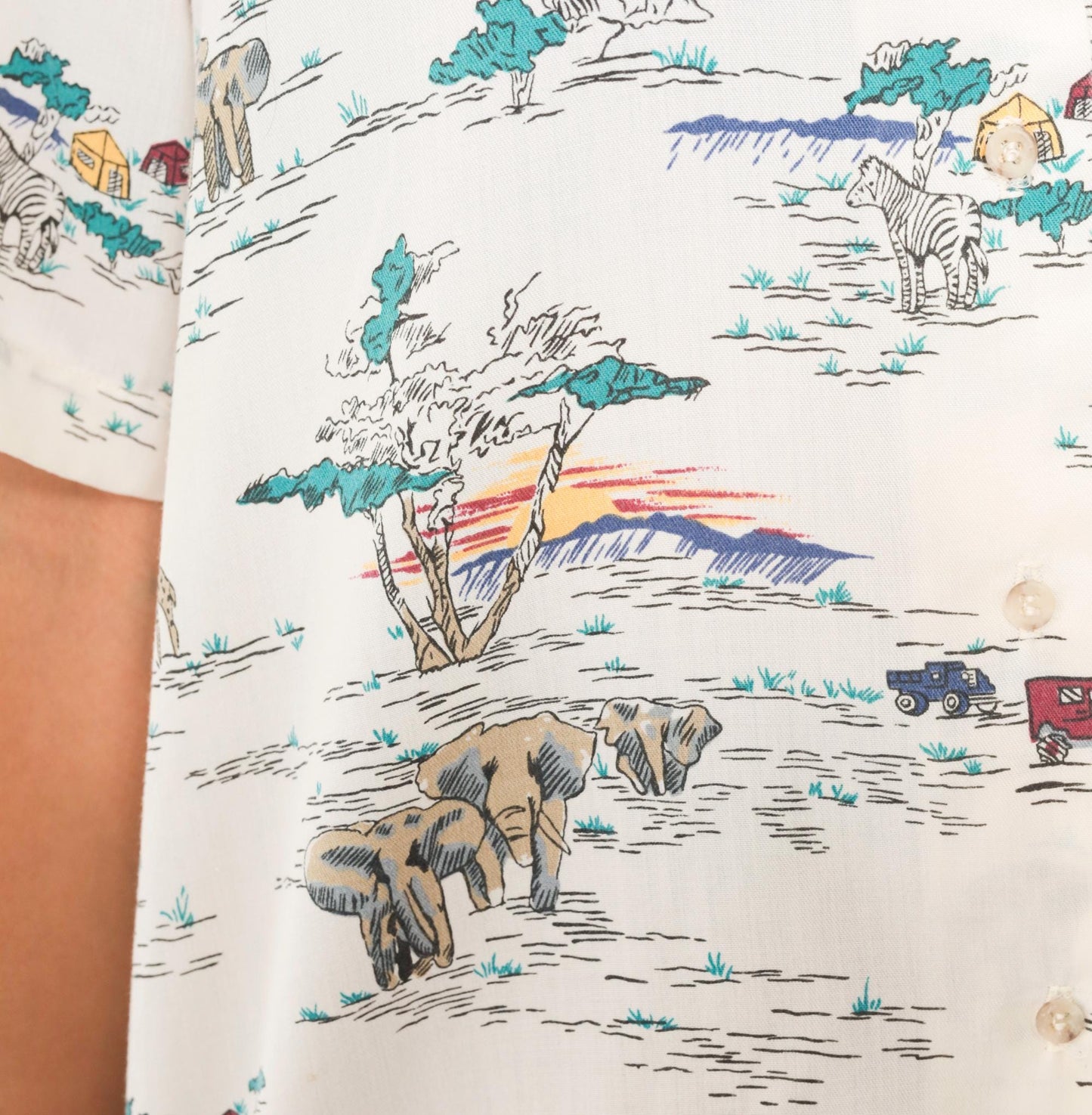90s Cheryl Tiegs Safari Animal Print Camp Shirt Ivory Cream Large L