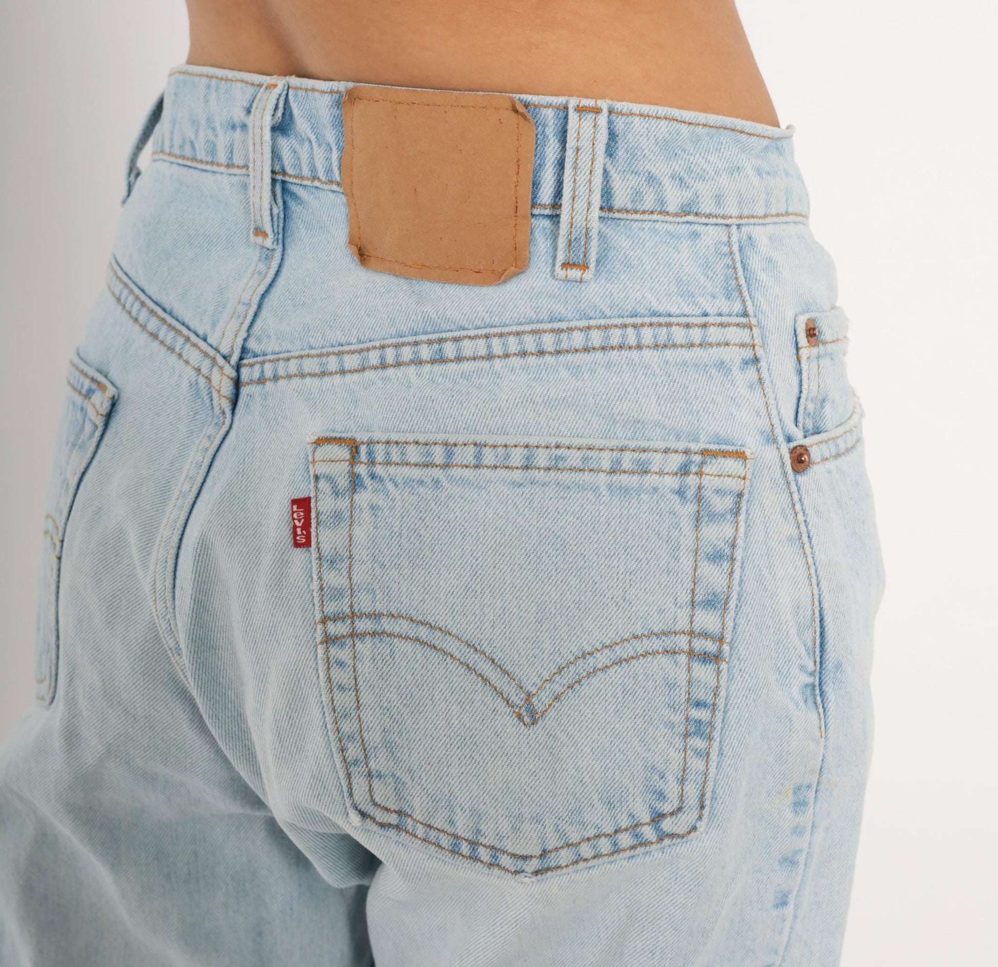 90s Levi's 560 Light Wash High Rise Tapered Jeans 31x32