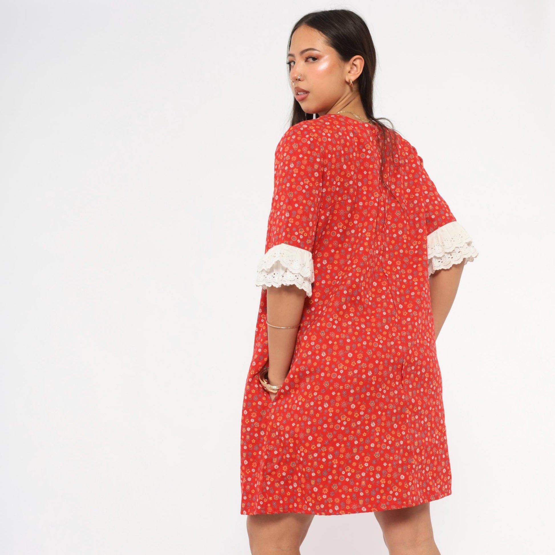 60s Red Ditsy Floral Cotton Shift Dress Eyelet Lace Cuff Knee-Length Small