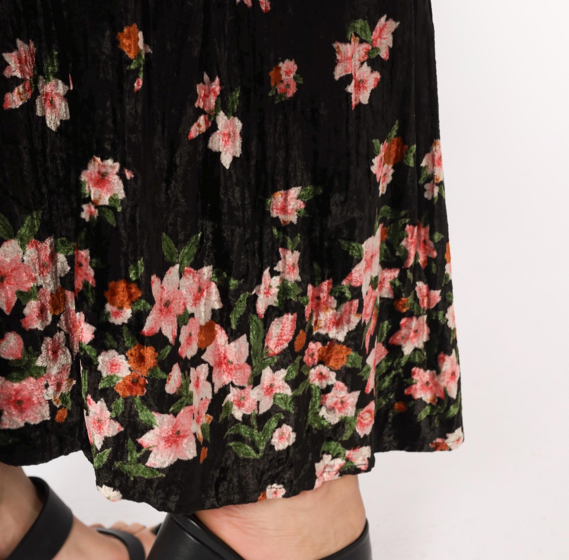 90s Xford Black Crushed Velvet Maxi Skirt Pink Floral Print One Size