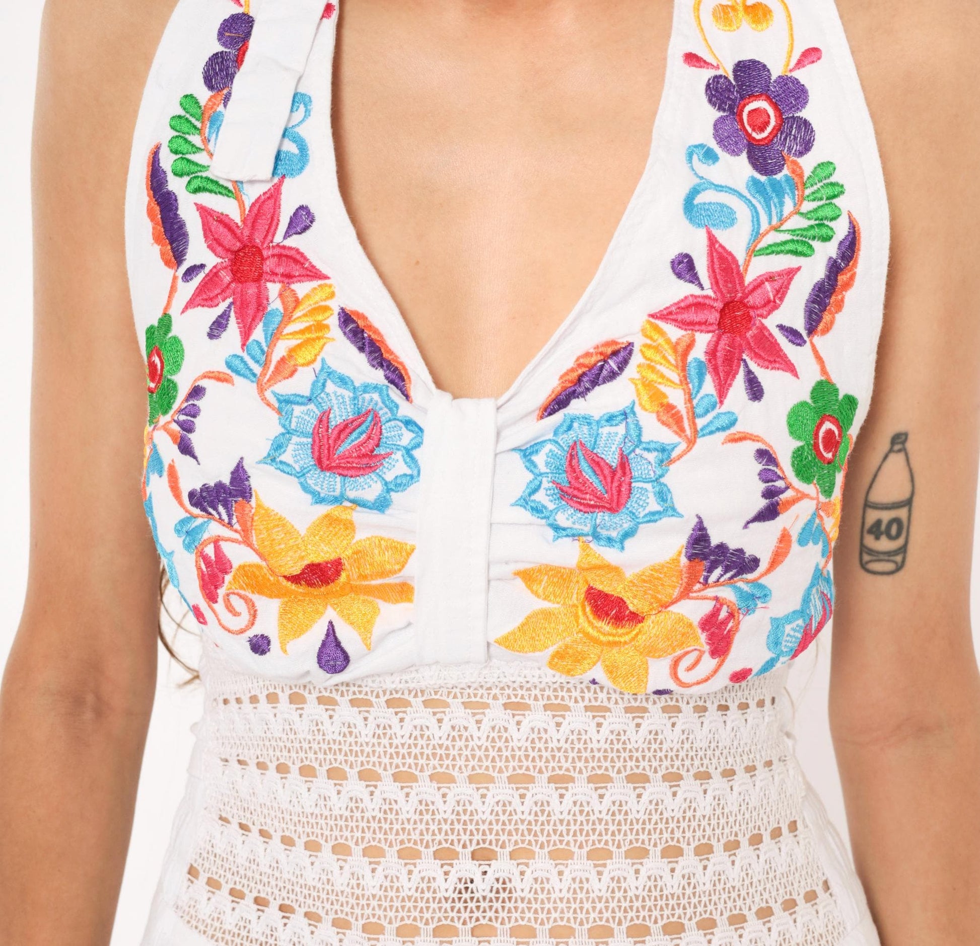 90s White Cotton Halter Dress Floral Embroidery Handkerchief Hem Midi Medium M