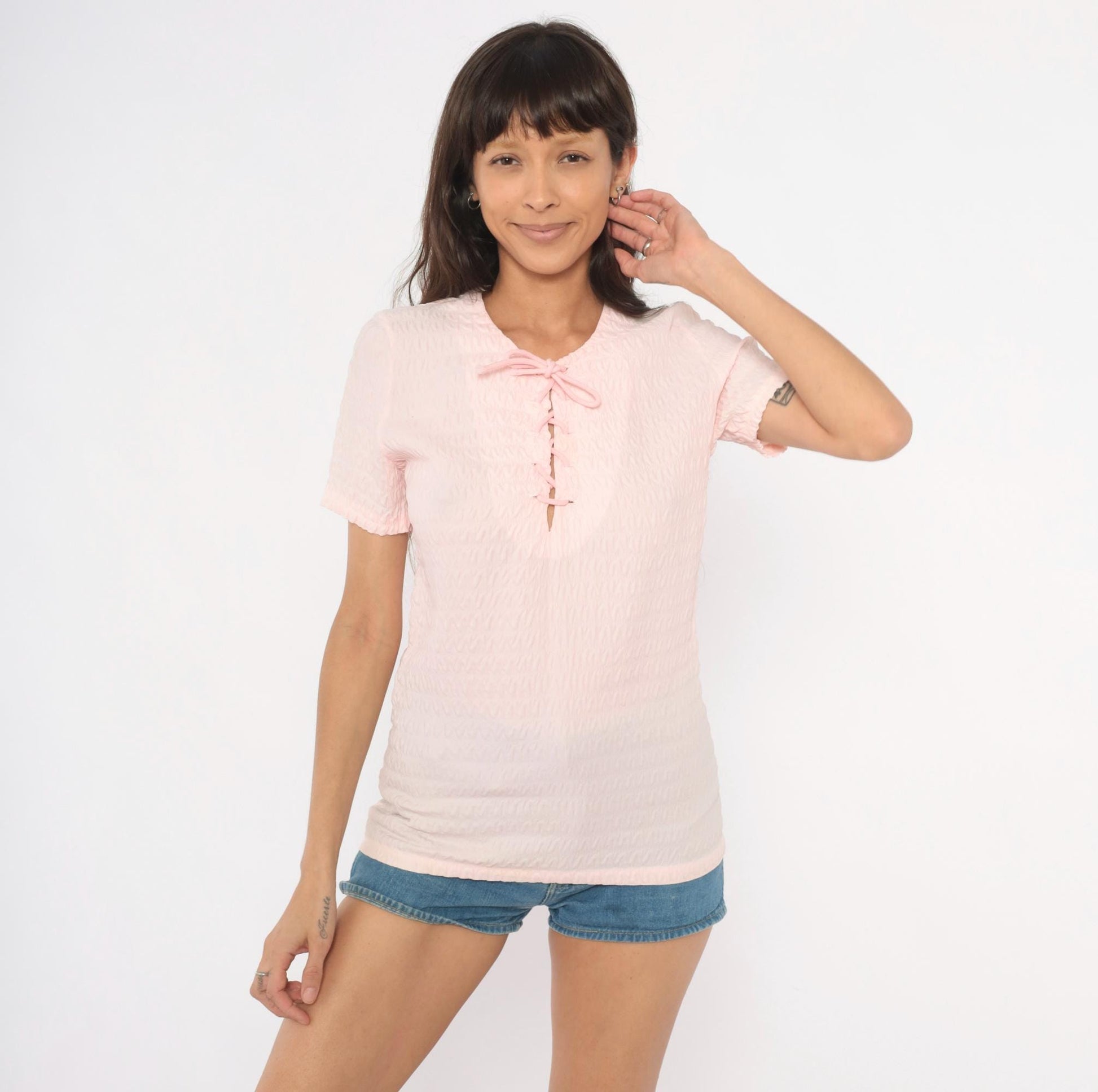 70s Pink Lace-Up Blouse V-Neck Seersucker Crinkle Short Sleeve Medium