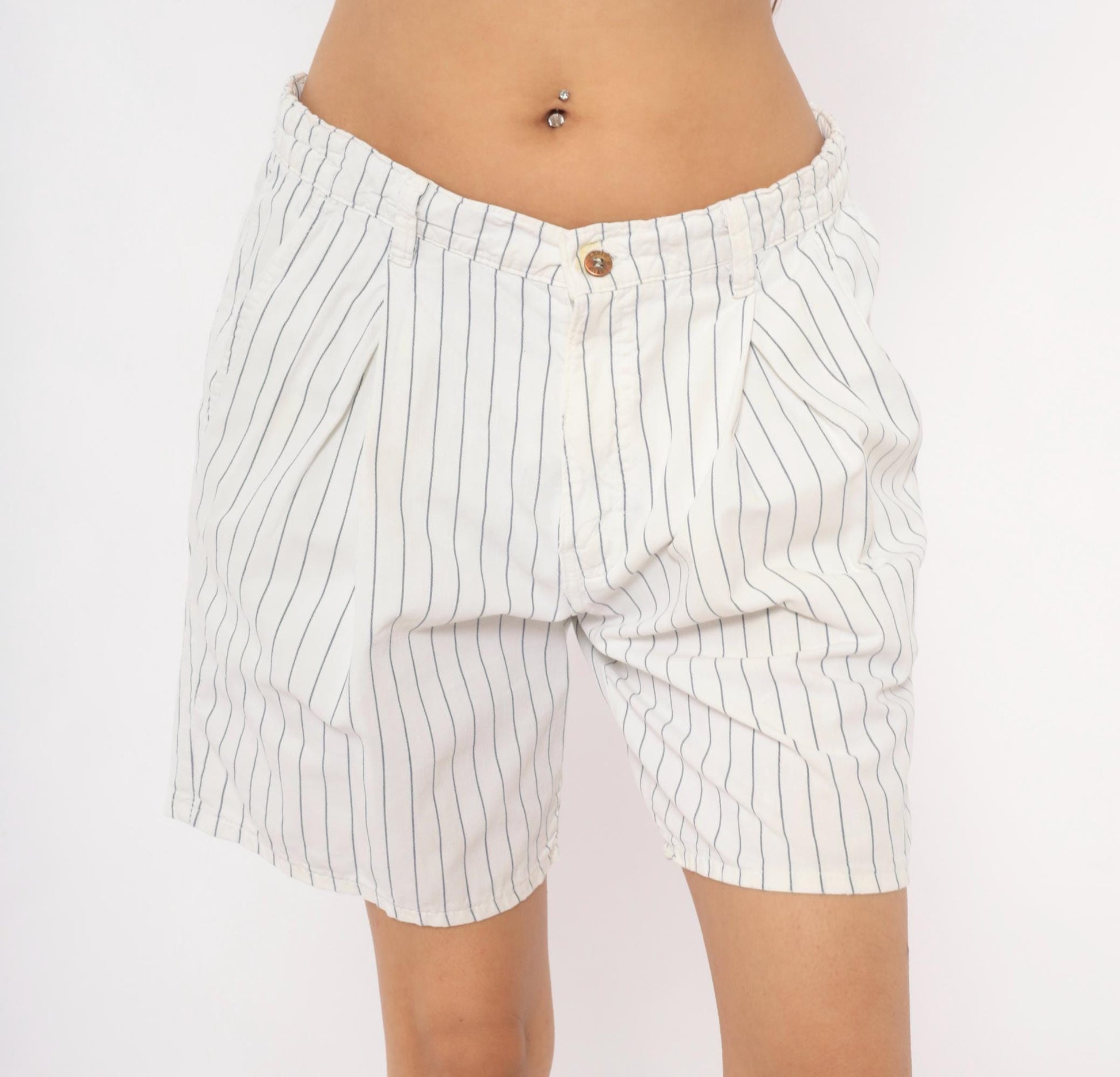 90s Levi's Pinstripe Bermuda Shorts White Navy Pleated Front Cotton Medium
