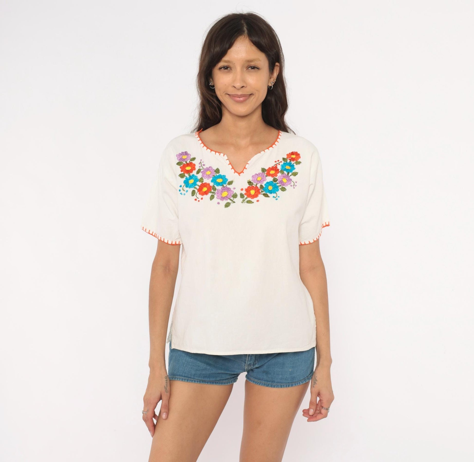 90s White Cotton Peasant Blouse Hand-Embroidered Floral V-Neck Medium M