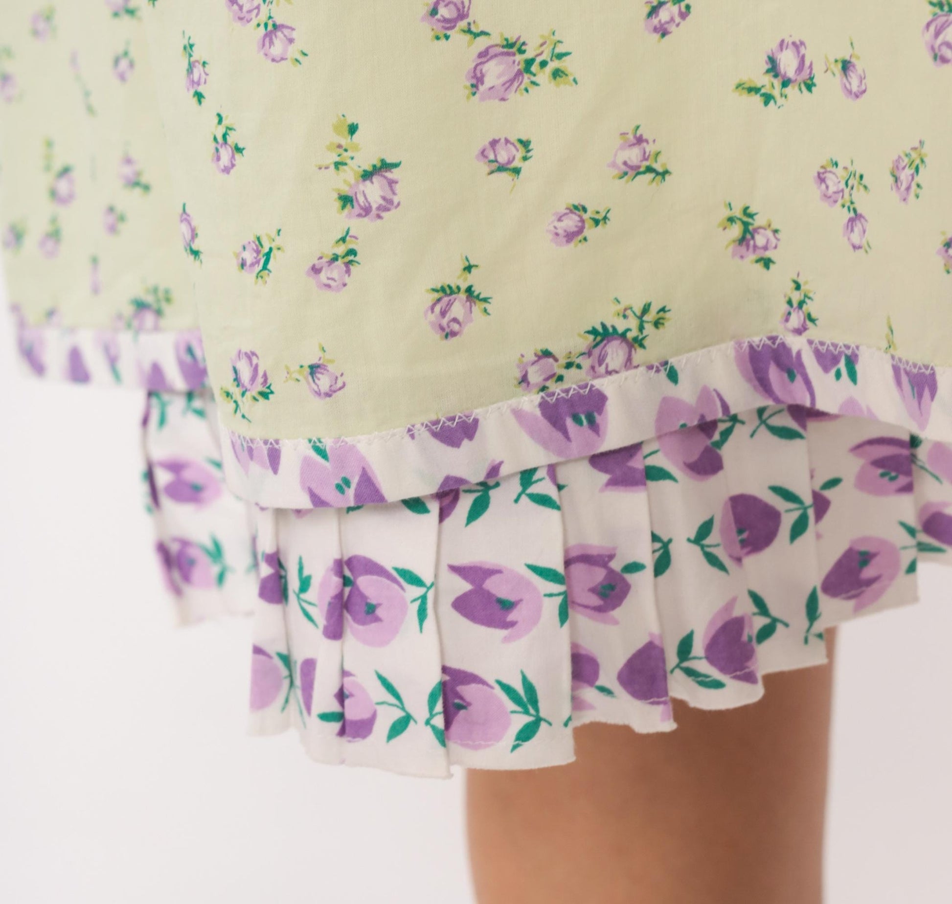 2000s Snak Floral A-Line Skirt Pale Green Purple Rose Print Knee-Length Medium M
