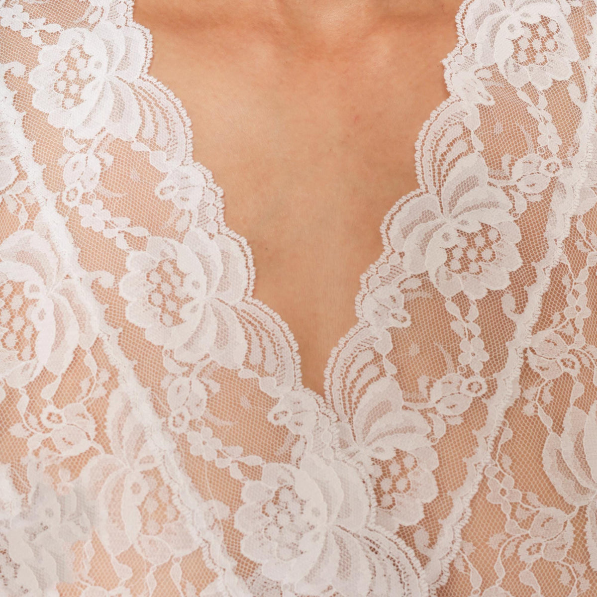 80s Pinehurst White Lace Maxi Robe Scalloped Floral Sheer Wrap Medium M