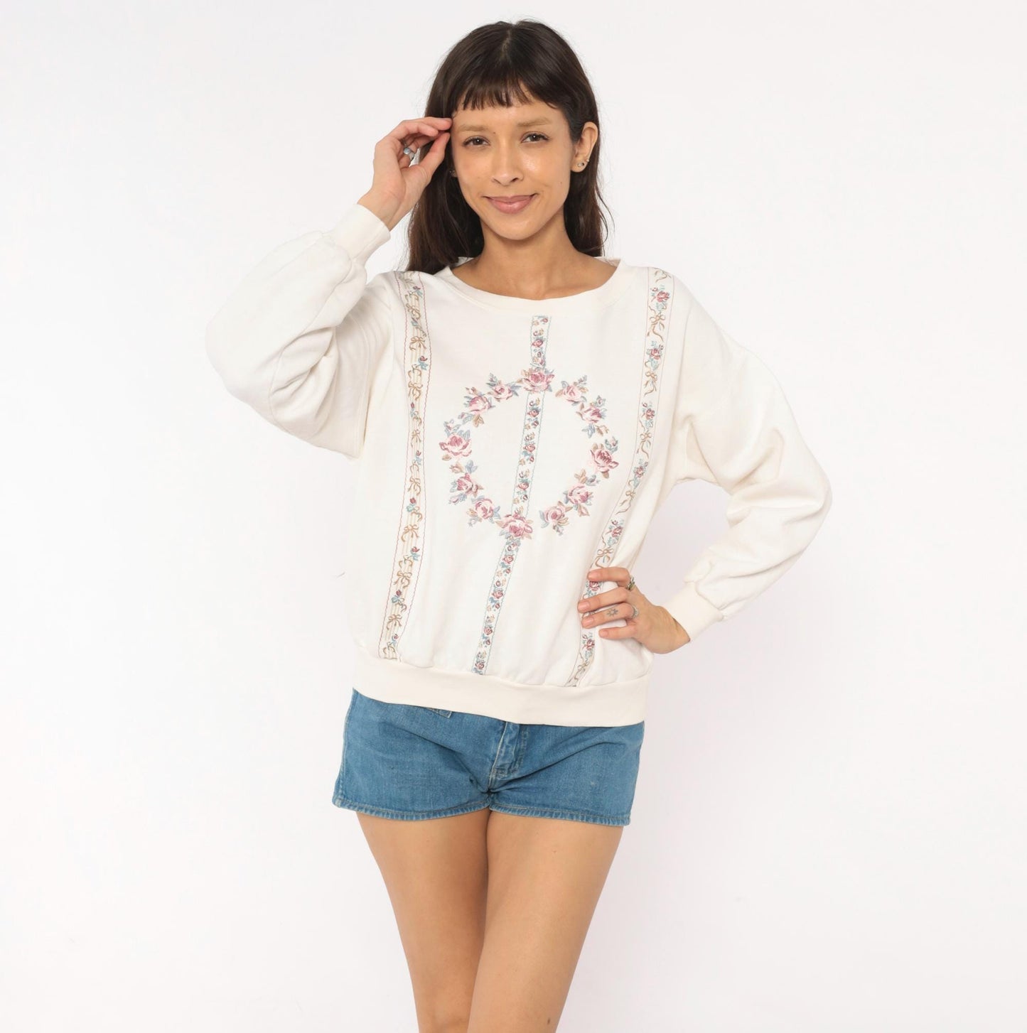 90s Russ Floral Wreath Embroidered Sweatshirt Cream Cotton Crewneck Medium M