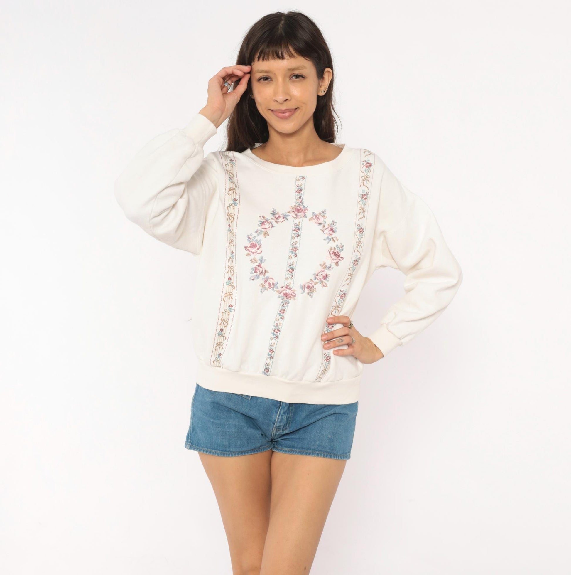 90s Russ Floral Wreath Embroidered Sweatshirt Cream Cotton Crewneck Medium M