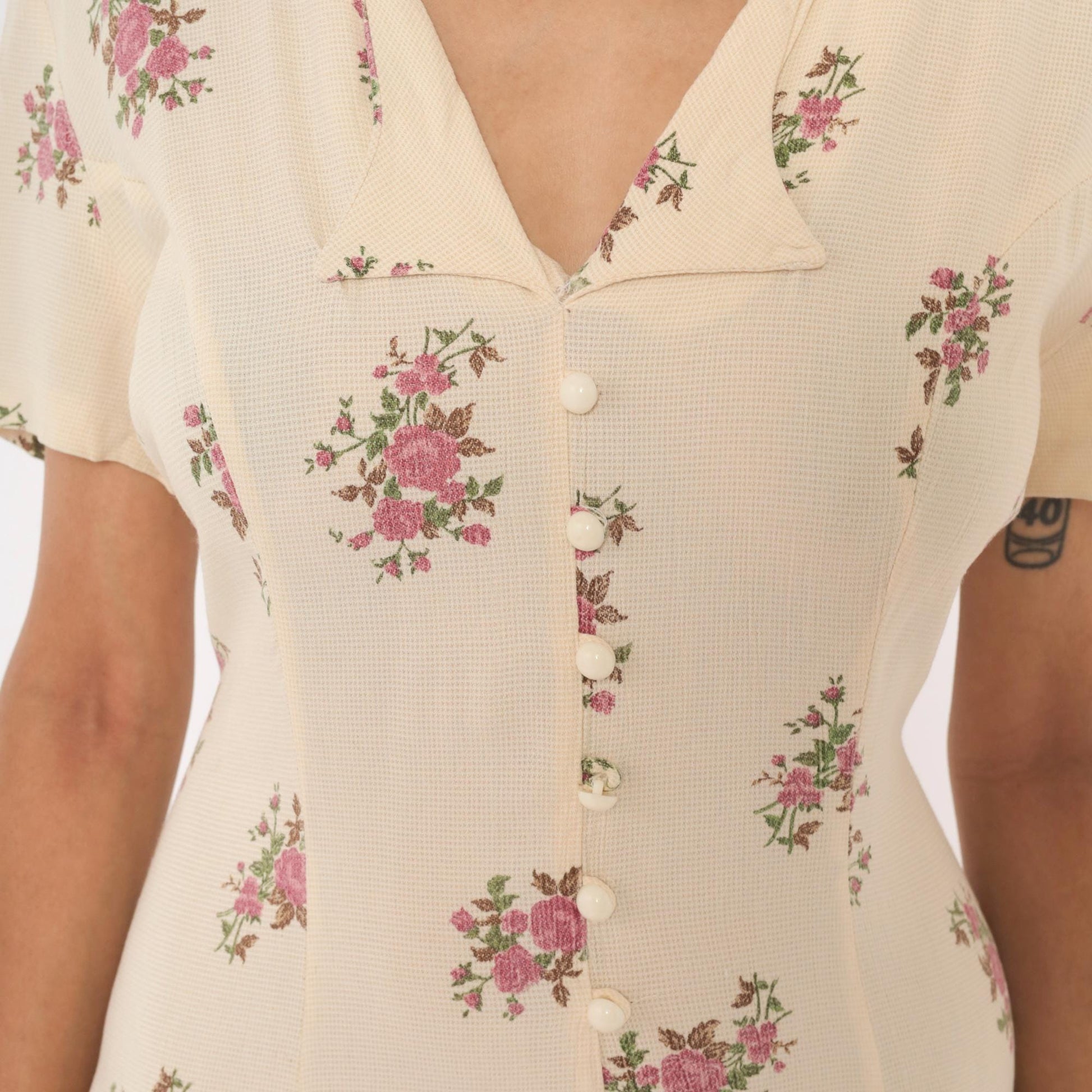 90s Ultra Dress Cream Floral Midi Button Front V Neck Lace Up Back Medium