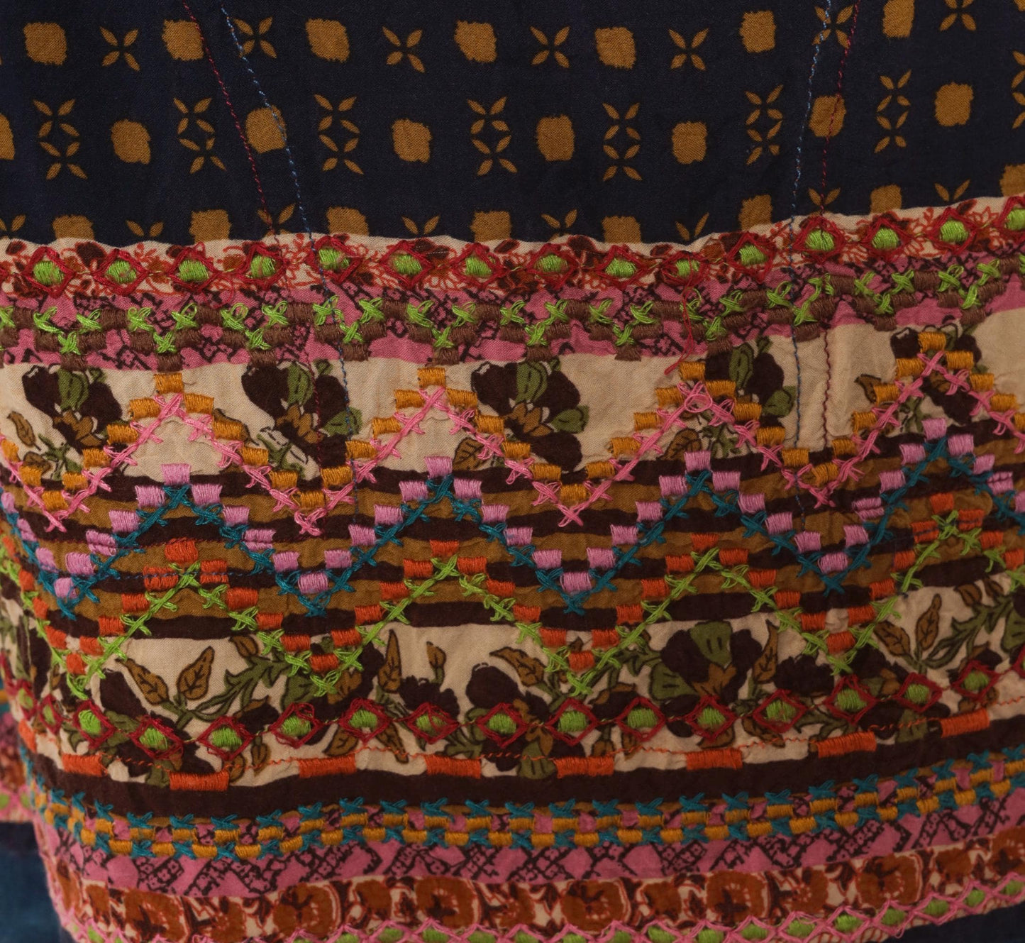 Y2K Holding Horses Embroidered Folk Art Blouse Tan Navy Geometric Cross Stitch Extra Small