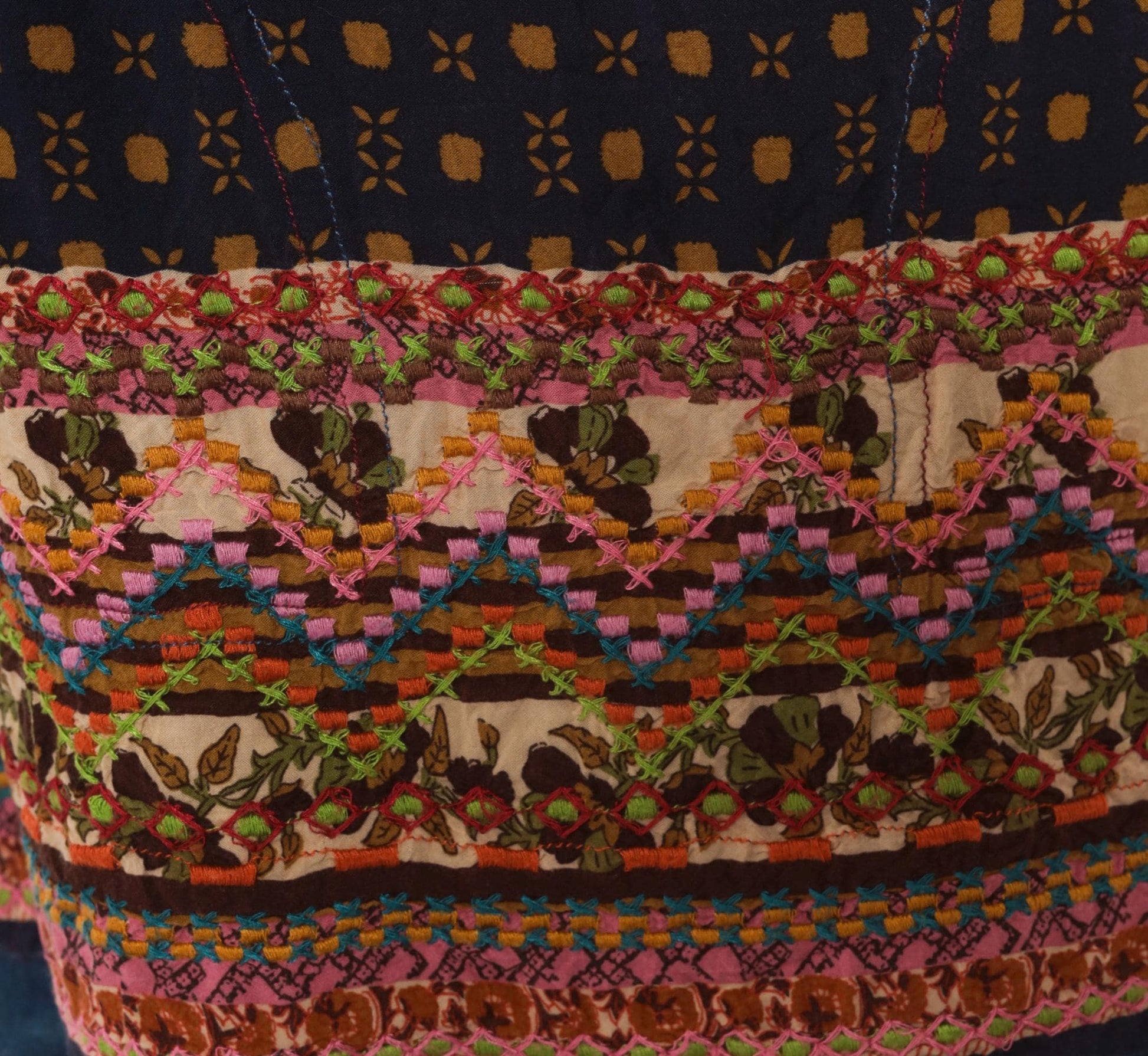Y2K Holding Horses Embroidered Folk Art Blouse Tan Navy Geometric Cross Stitch Extra Small