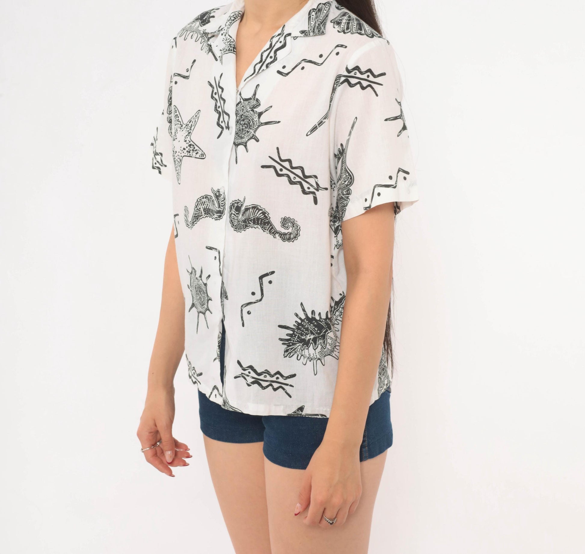 90s Cheryl Tiegs Seashell Print Camp Collar Shirt White Black Cotton XS
