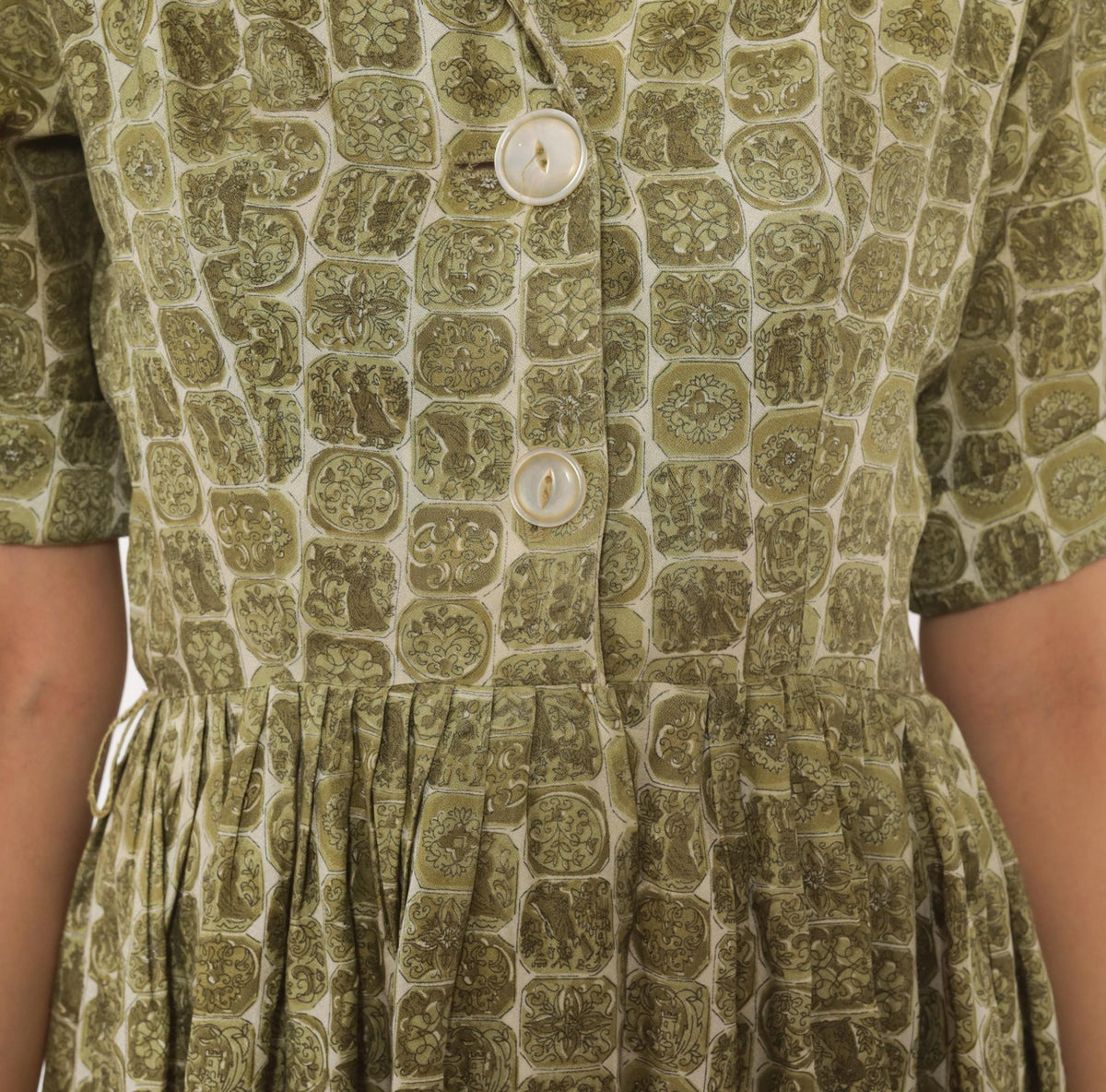 60s Olive Medallion Shirtdress Pleated Skirt Notched Collar Cream Small S