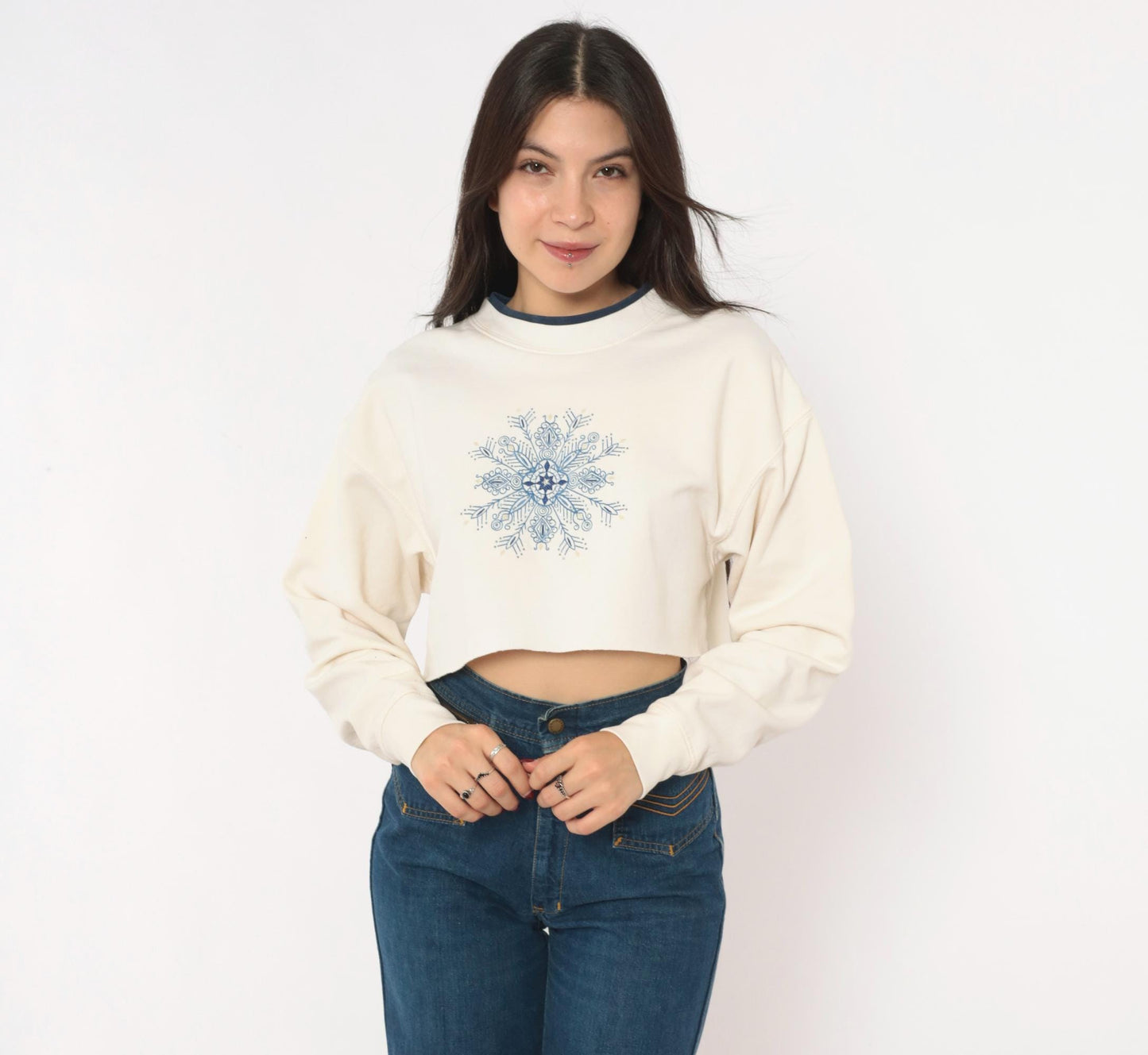 90s M&C Sportswear Snowflake Mandala Embroidered Crop Sweatshirt Cream Navy Medium