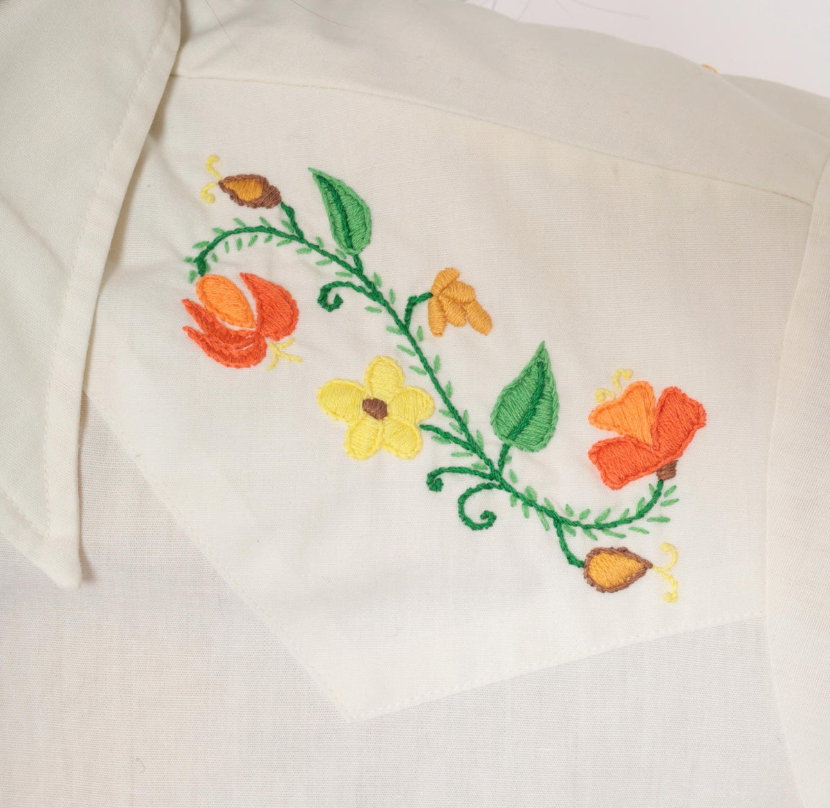 70s Levi's Western Shirt Floral Embroidered Yoke White Pearl Snap Large