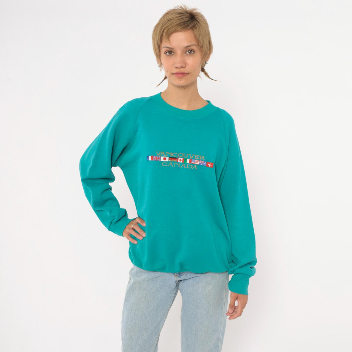 90s Vancouver Canada Sweatshirt Embroidered World Flags Teal Raglan Medium M