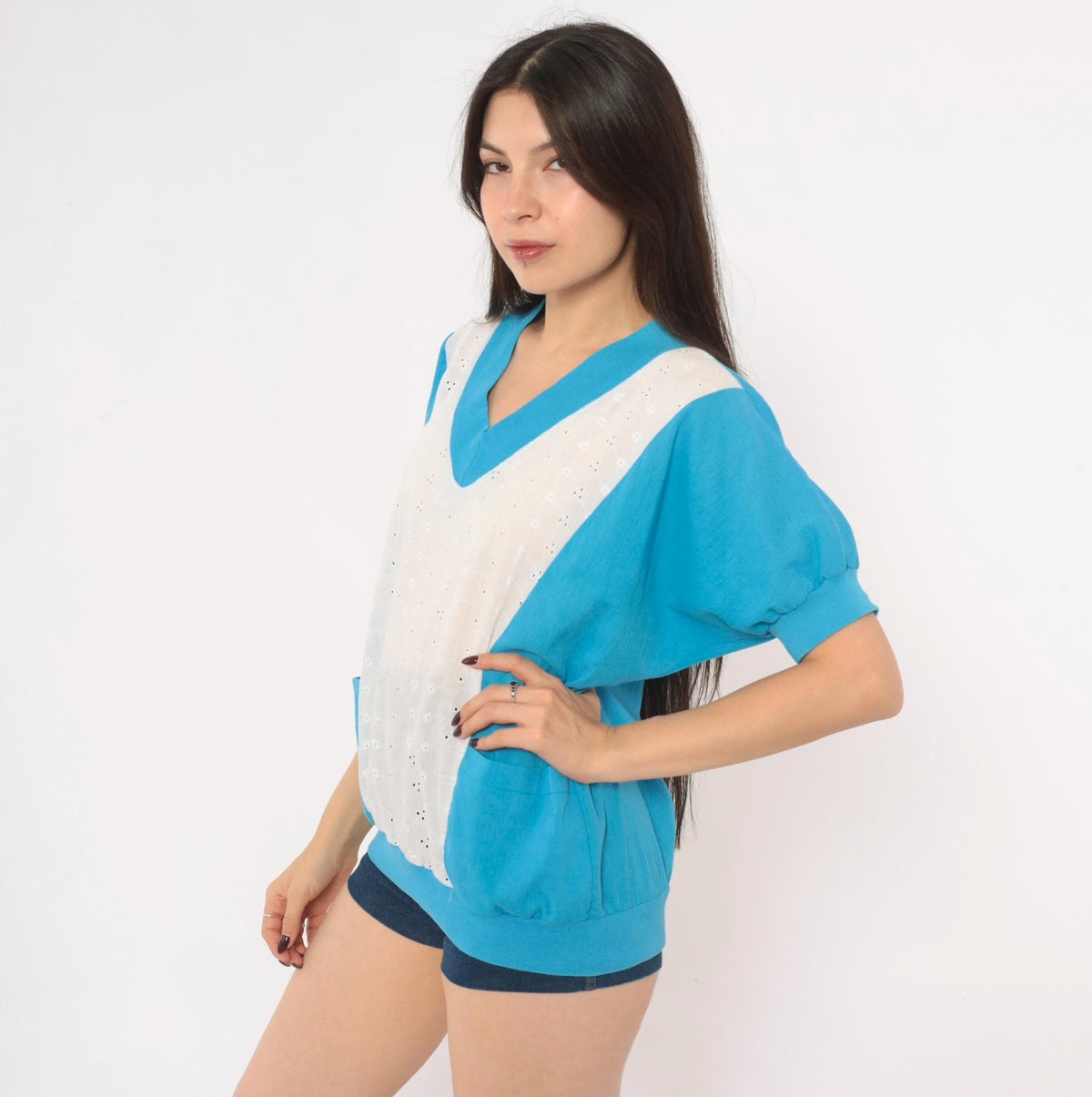 80s Tiger Blue White Eyelet Cutwork V-Neck Blouse Patch Pockets Medium