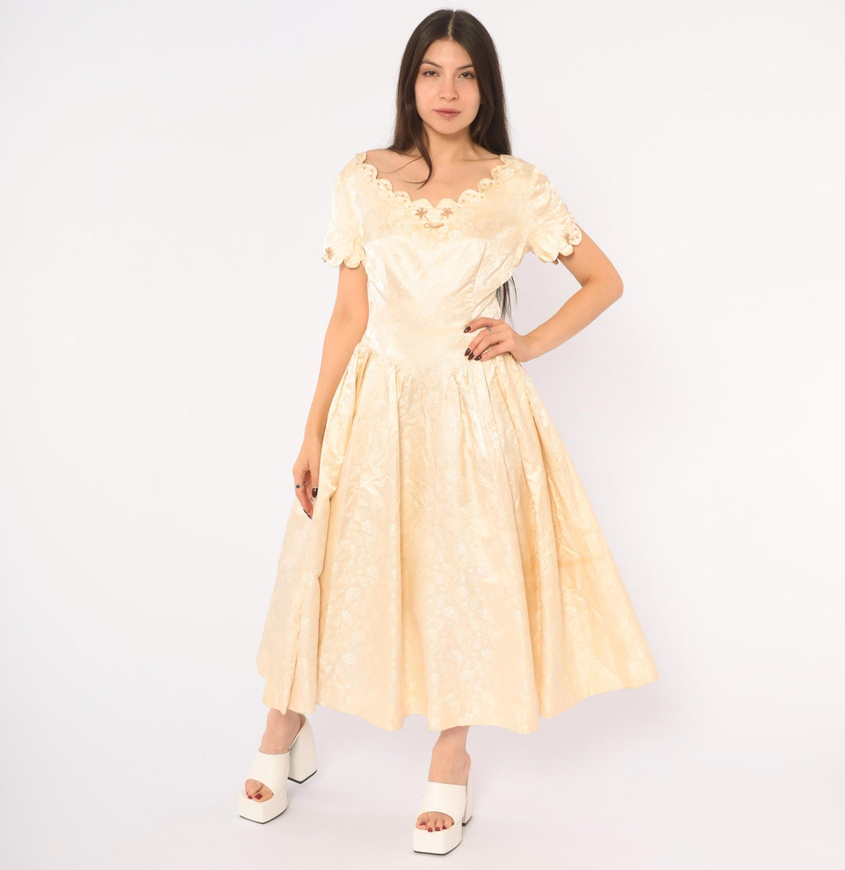 1950s Cream Paisley Jacquard Dress Beaded Sweetheart Neckline Drop Waist Medium