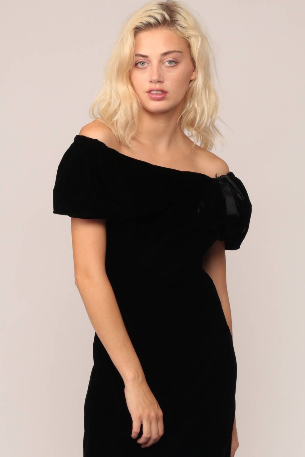 80s Black Velvet Off-Shoulder Mini Dress Sheath Pencil Cocktail Medium
