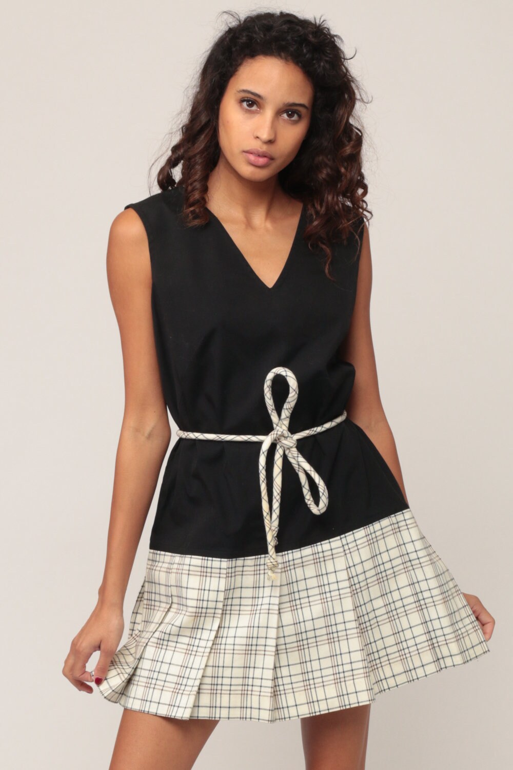 Mod Dress 60s Mini Plaid SCOOTER Drop Waist Pleated 70s Checkered Vintage Sleeveless Black Off-White Minidress School Girl Medium