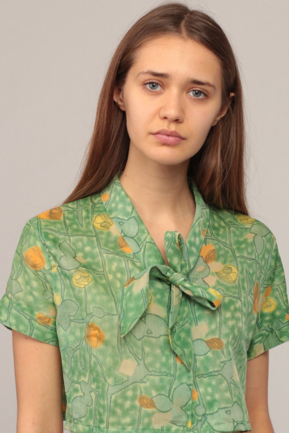 70s Floral Ascot Crop Top Short Sleeve Blouse Green Small Medium