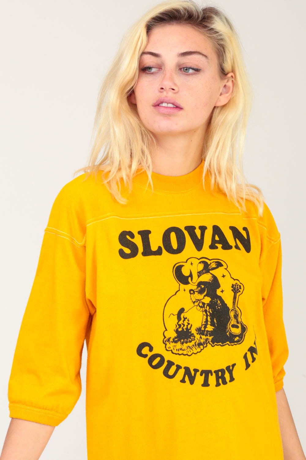 80s Slovan Country Inn Wisconsin Graphic Tee Yellow Extra Large XL