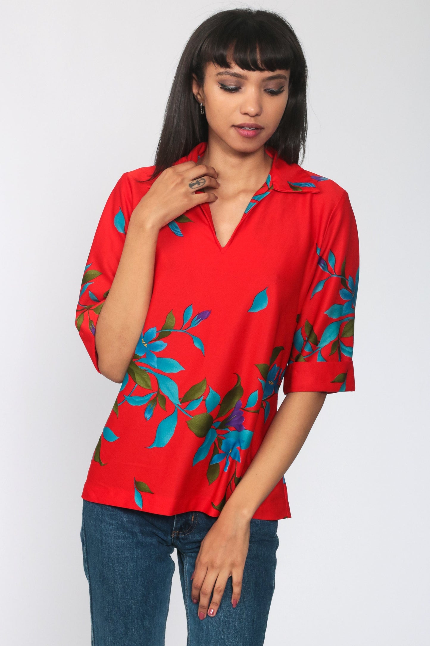 70s Red Floral Blouse Pointed Collar Short Sleeve Polyester Top Medium