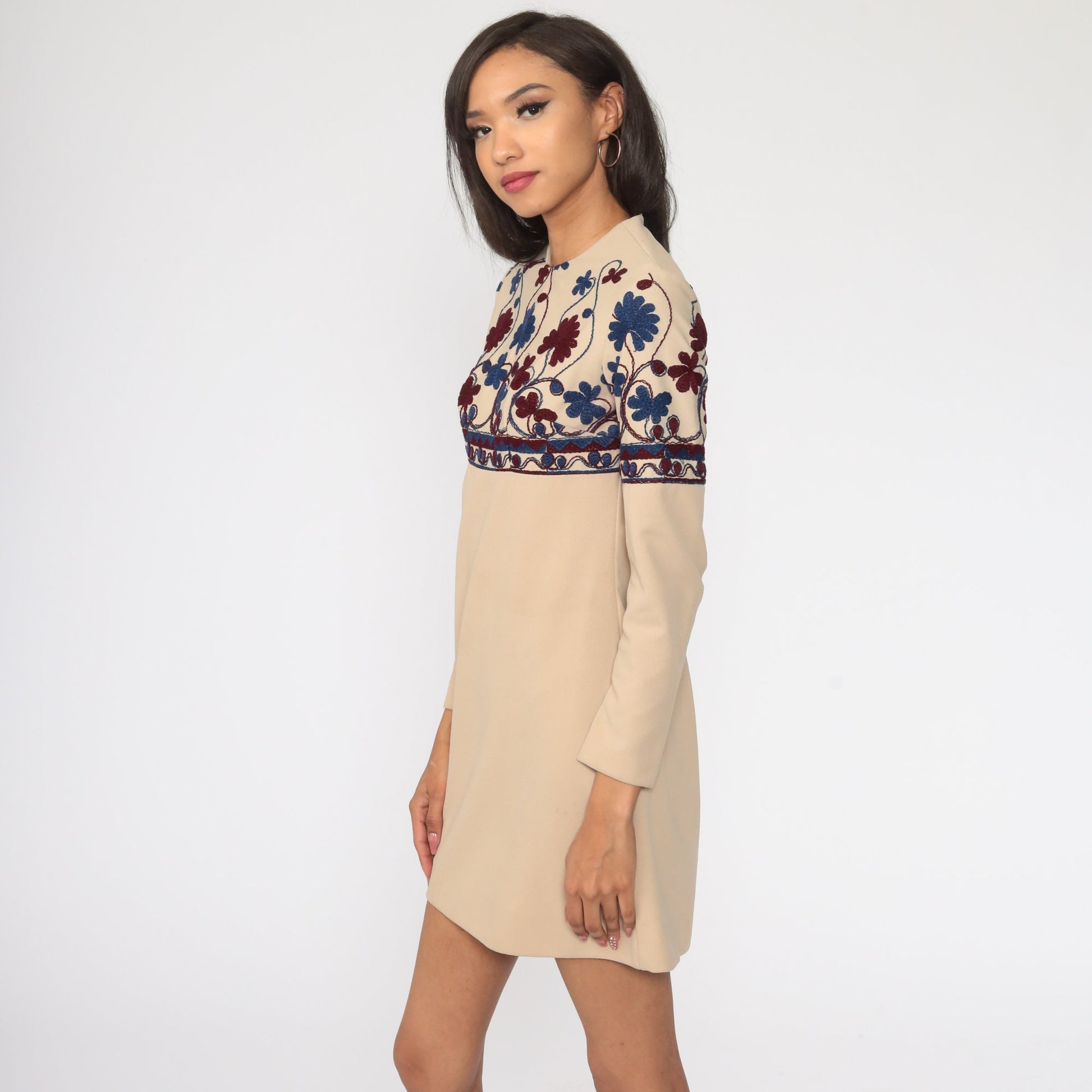 60s Vicky Vaughn Floral Embroidered Shift Mini Dress Tan Long Sleeve Small