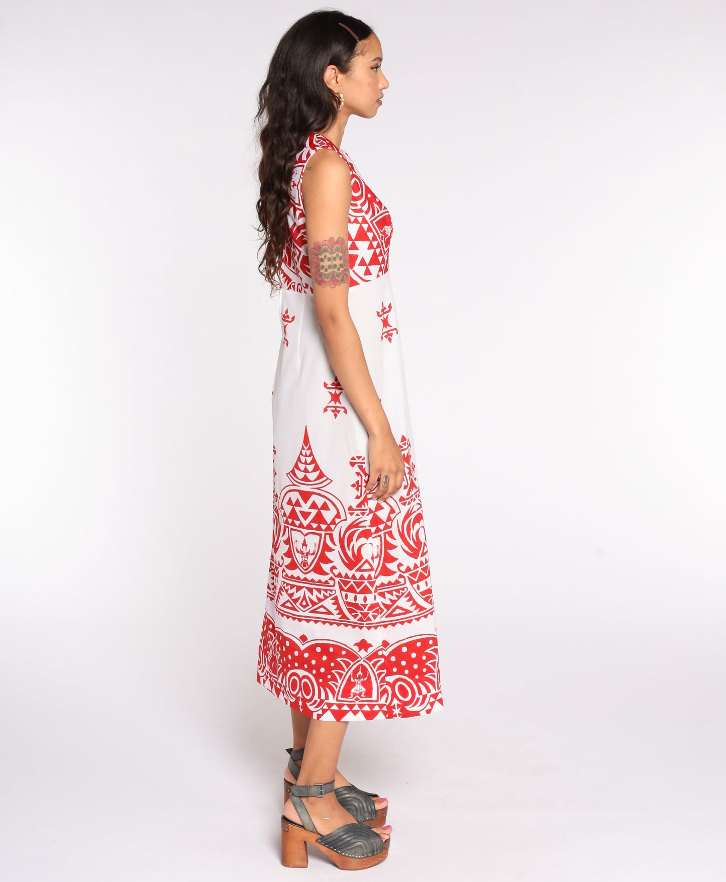 70s Maxi Dress Hindu God Print V-Neck Empire Waist Sleeveless Red White Medium