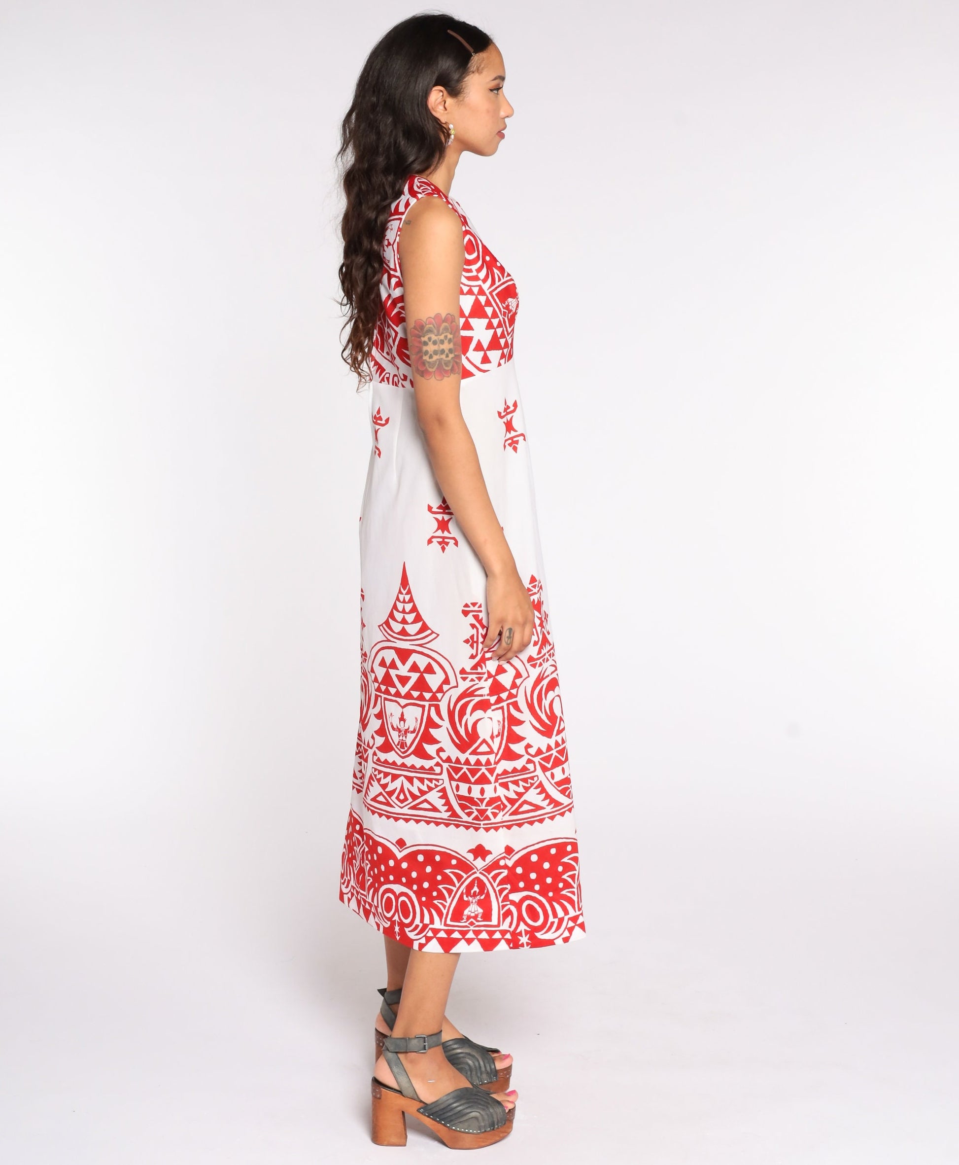 70s Maxi Dress Hindu God Print V-Neck Empire Waist Sleeveless Red White Medium