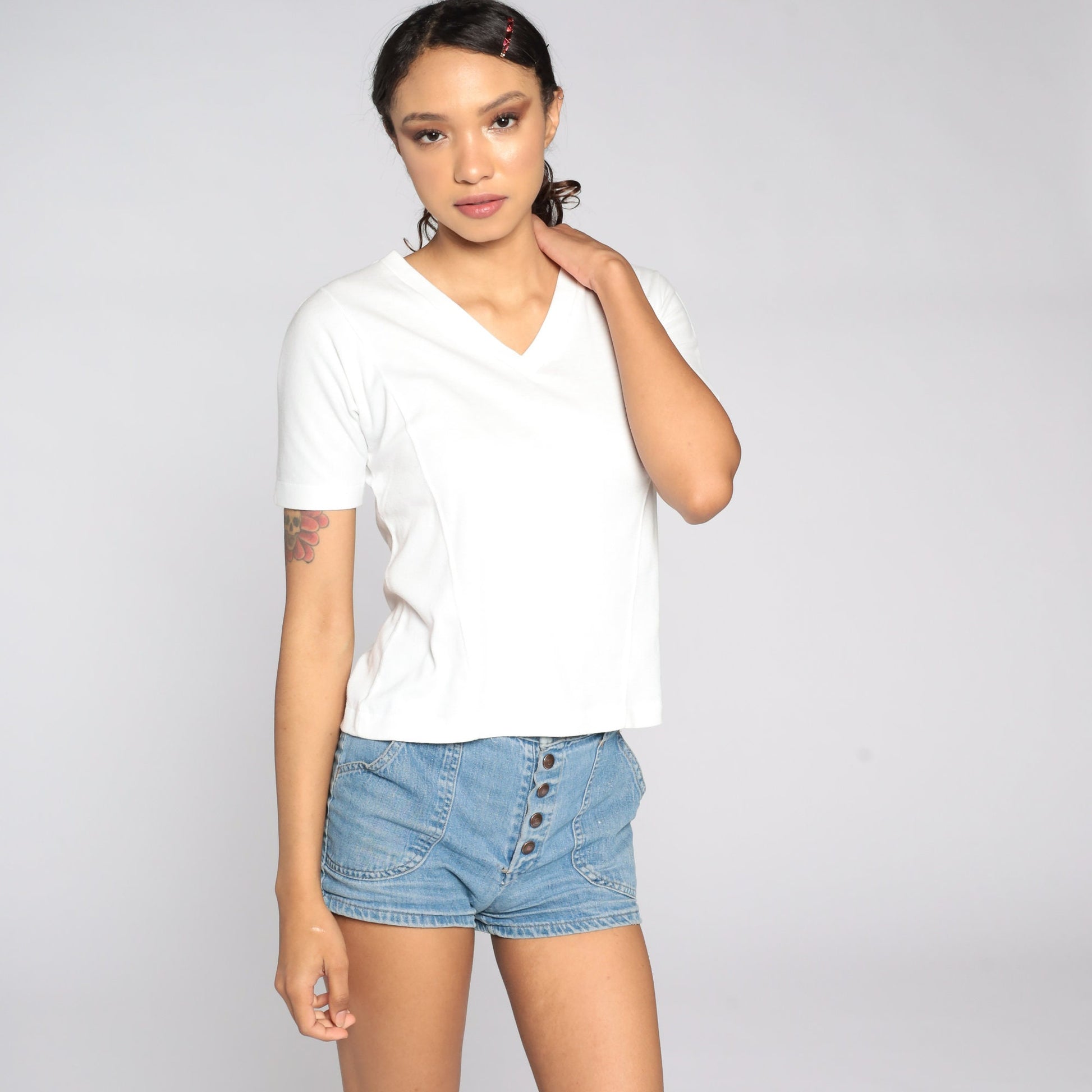 80s White V-Neck T-Shirt Cotton Poly Vintage Tee Small