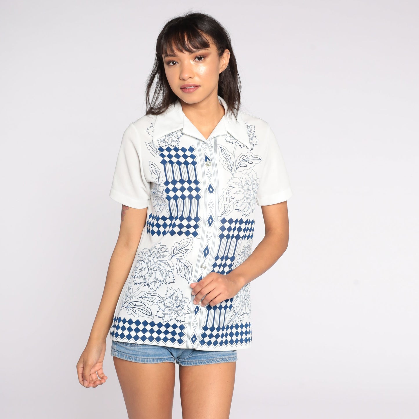 70s Floral Print Button-Up Shirt White Dark Blue Short Sleeve Medium